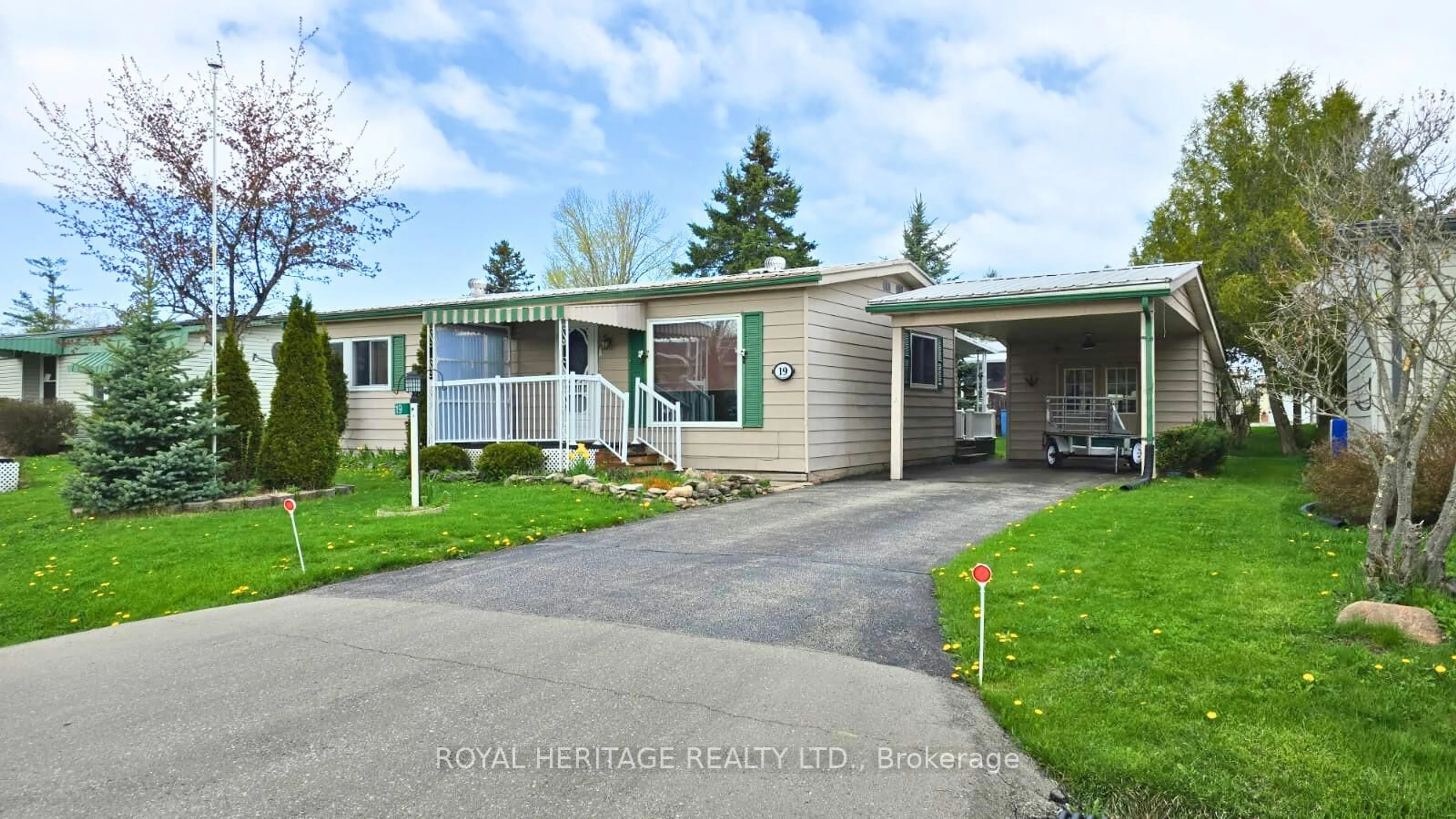 Home with vinyl exterior material, street for 19 Park St, Kawartha Lakes Ontario K9V 4R1