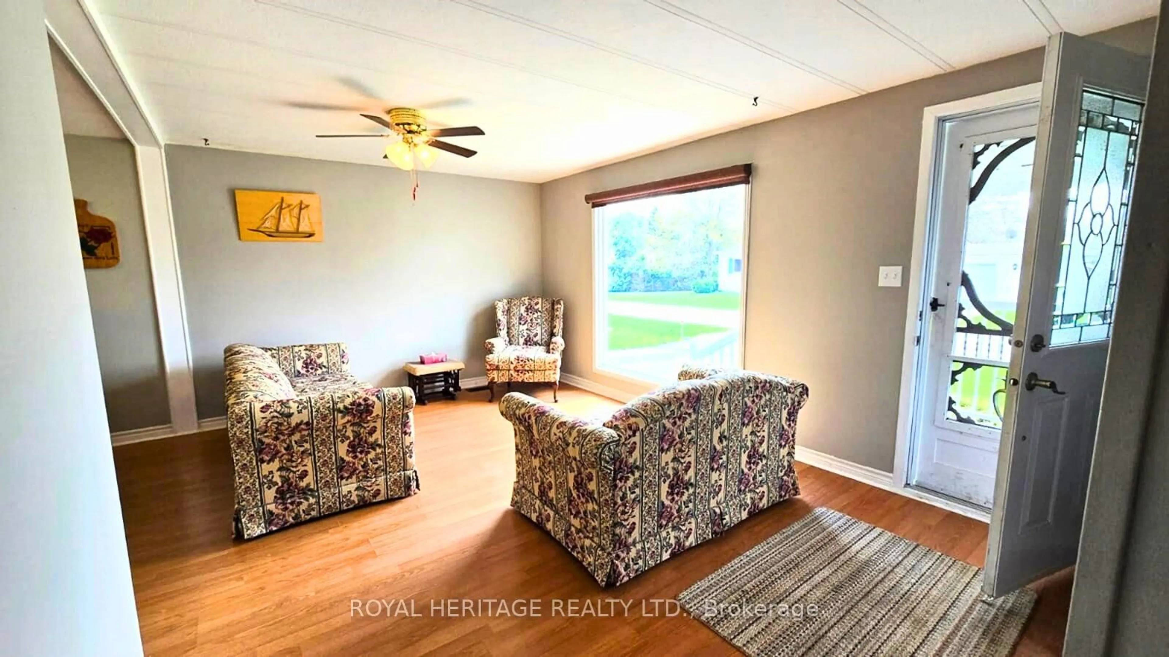 Living room with furniture, wood/laminate floor for 19 Park St, Kawartha Lakes Ontario K9V 4R1