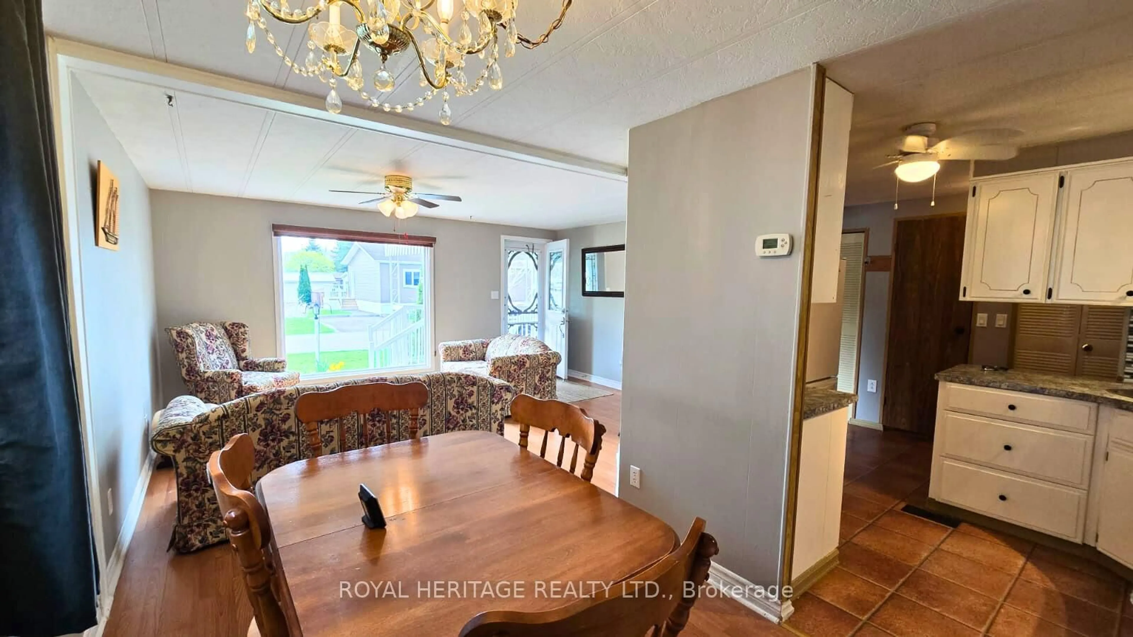 Dining room, wood/laminate floor for 19 Park St, Kawartha Lakes Ontario K9V 4R1