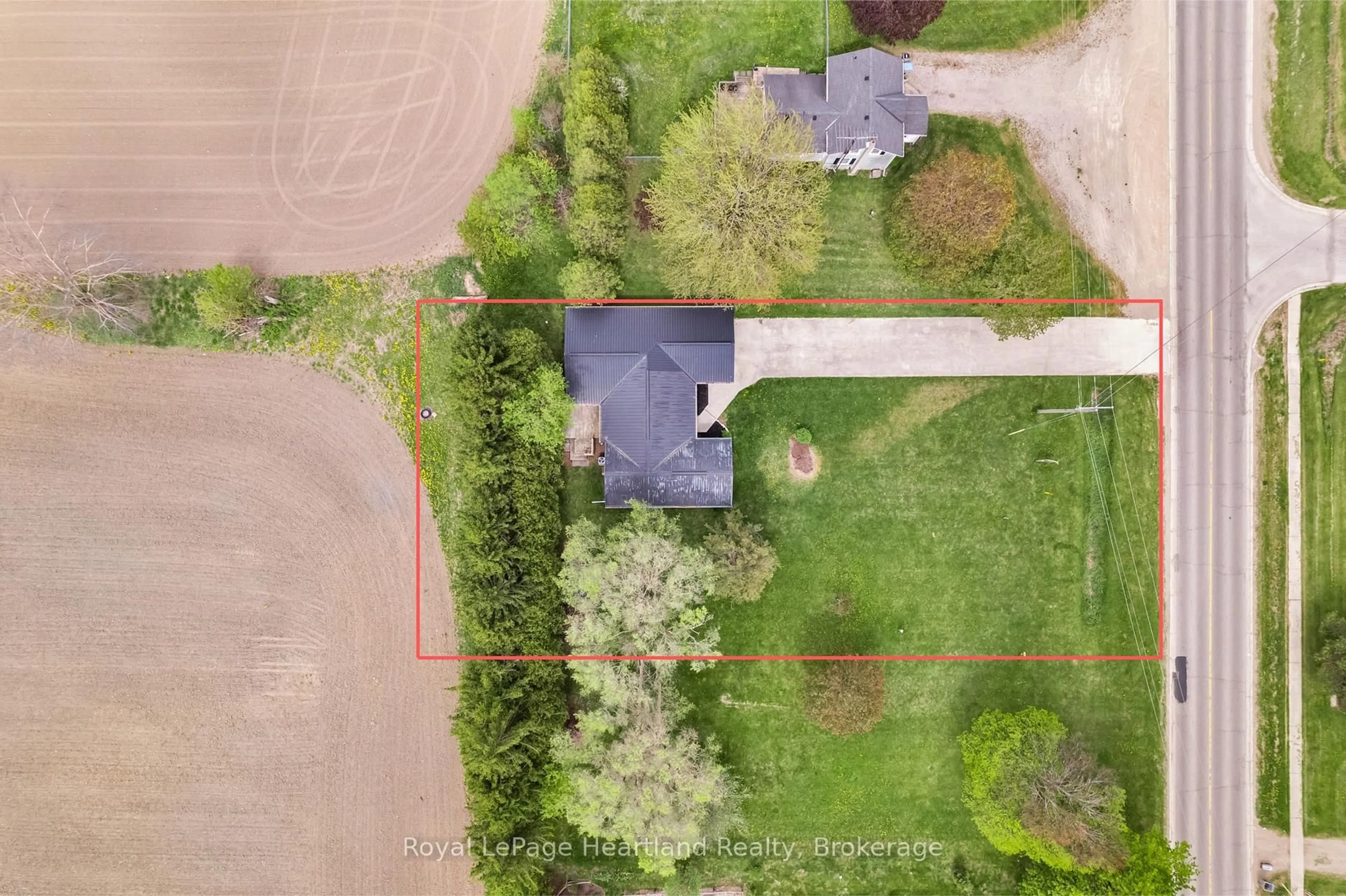 A pic from outside/outdoor area/front of a property/back of a property/a pic from drone, street for 322 Londesboro Main St, Central Huron Ontario N0M 2H0