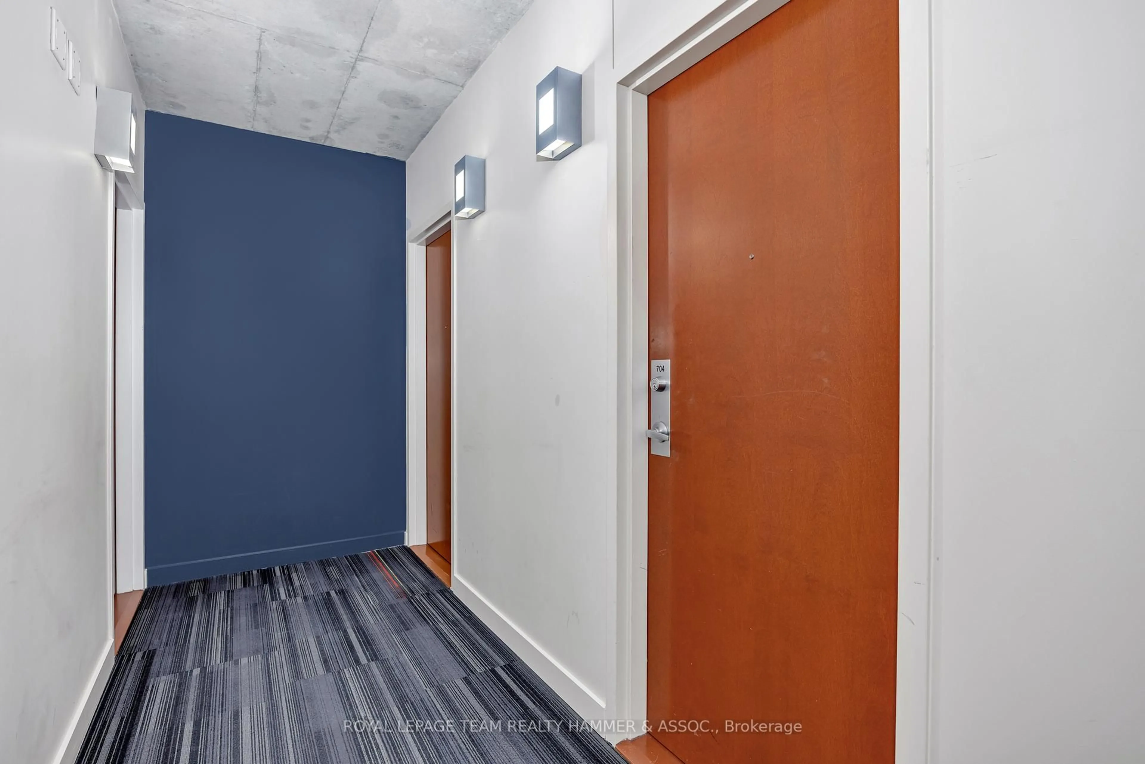 Indoor entryway for 324 Laurier Ave #704, Ottawa Ontario K1N 6P6