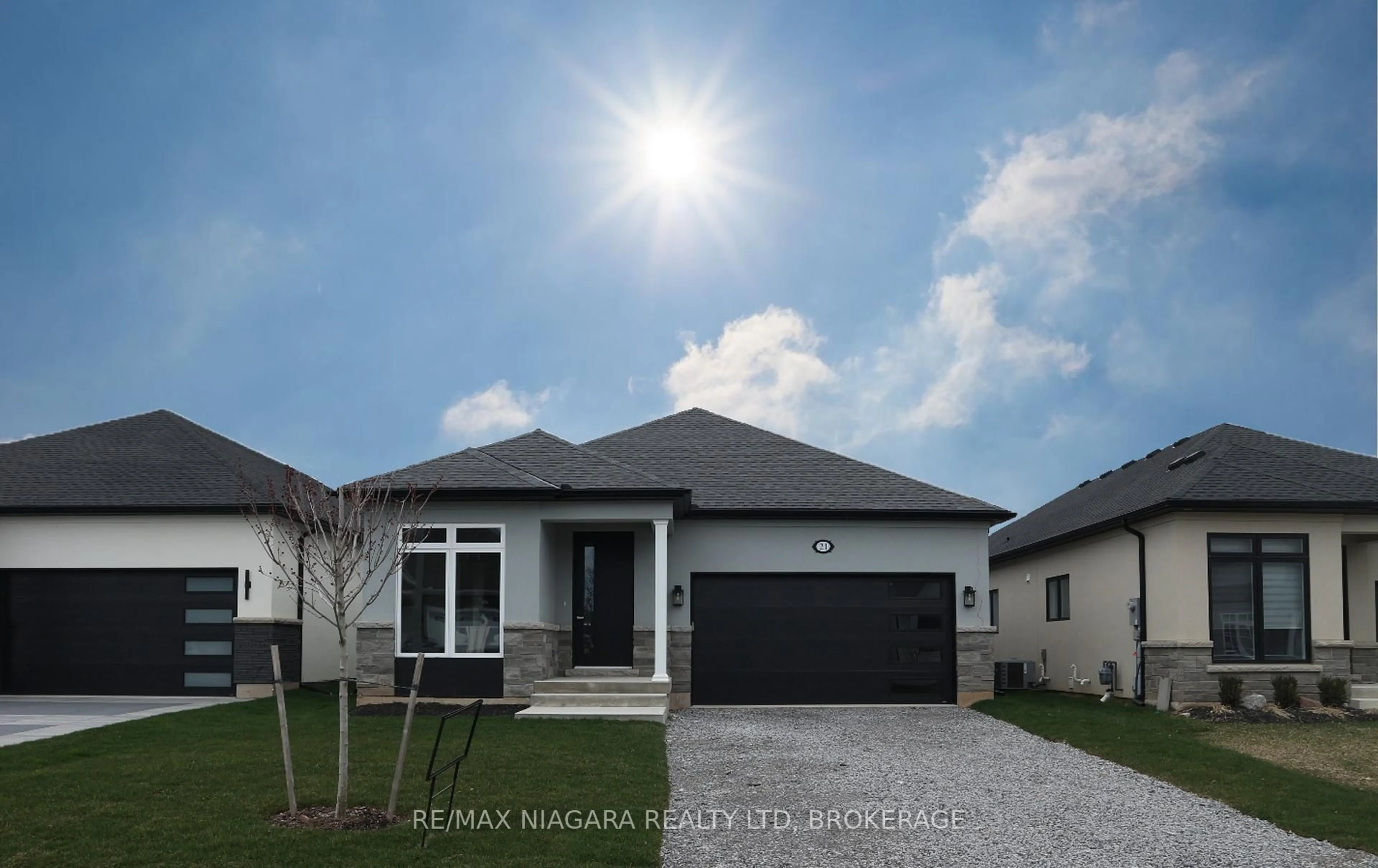 Home with vinyl exterior material, street for 21 Sunrise Crt, Fort Erie Ontario L0S 1N0