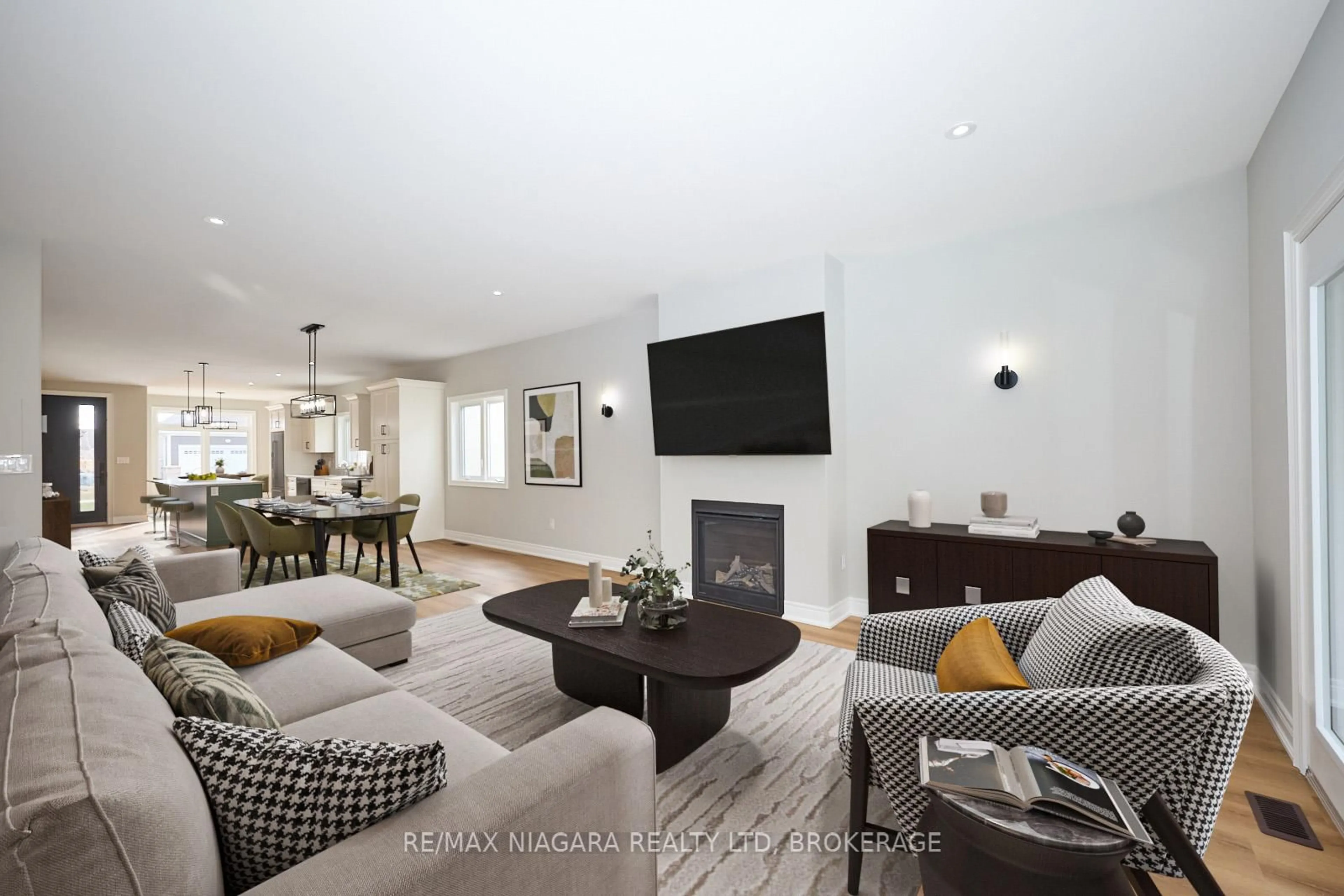 Living room with furniture, unknown for 21 Sunrise Crt, Fort Erie Ontario L0S 1N0