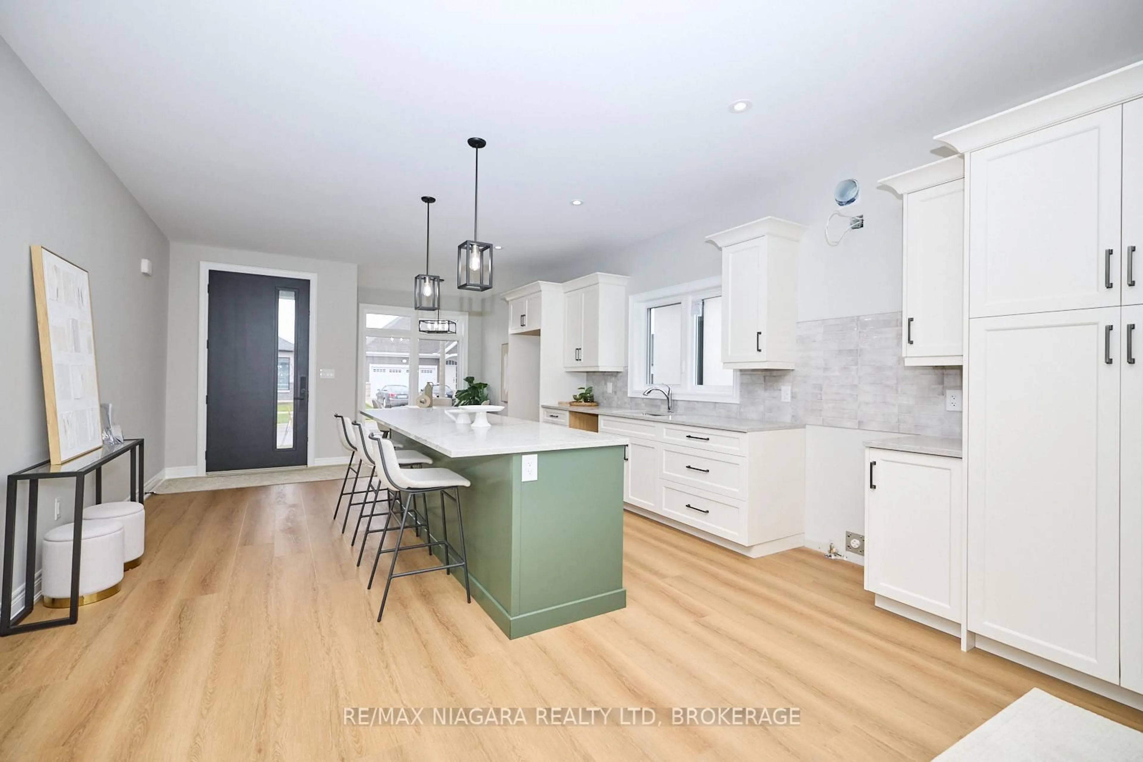 Open concept kitchen, unknown for 21 Sunrise Crt, Fort Erie Ontario L0S 1N0