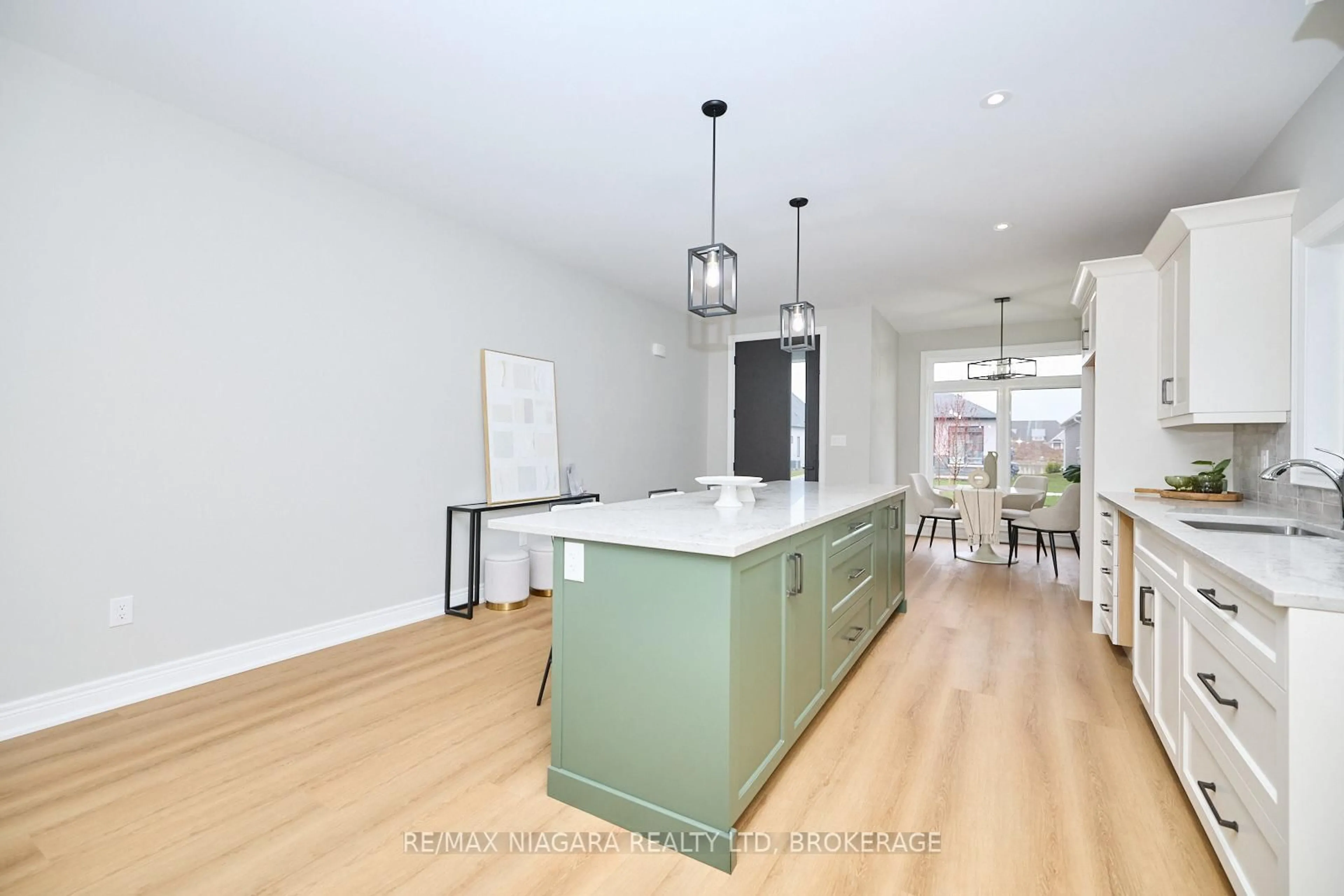 Open concept kitchen, unknown for 21 Sunrise Crt, Fort Erie Ontario L0S 1N0
