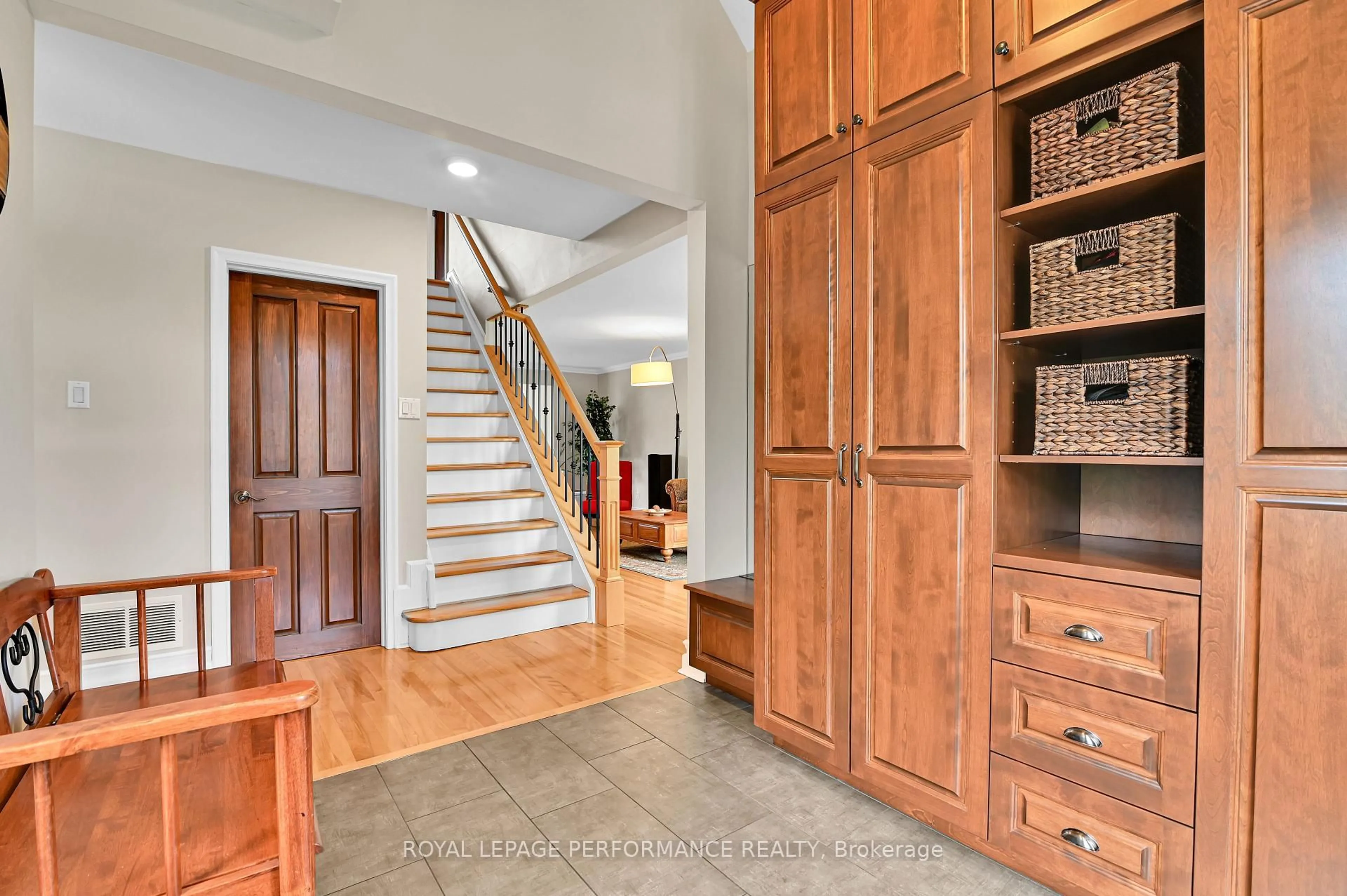 Indoor entryway for 2030 Vincent St, Ottawa Ontario K1G 2M9