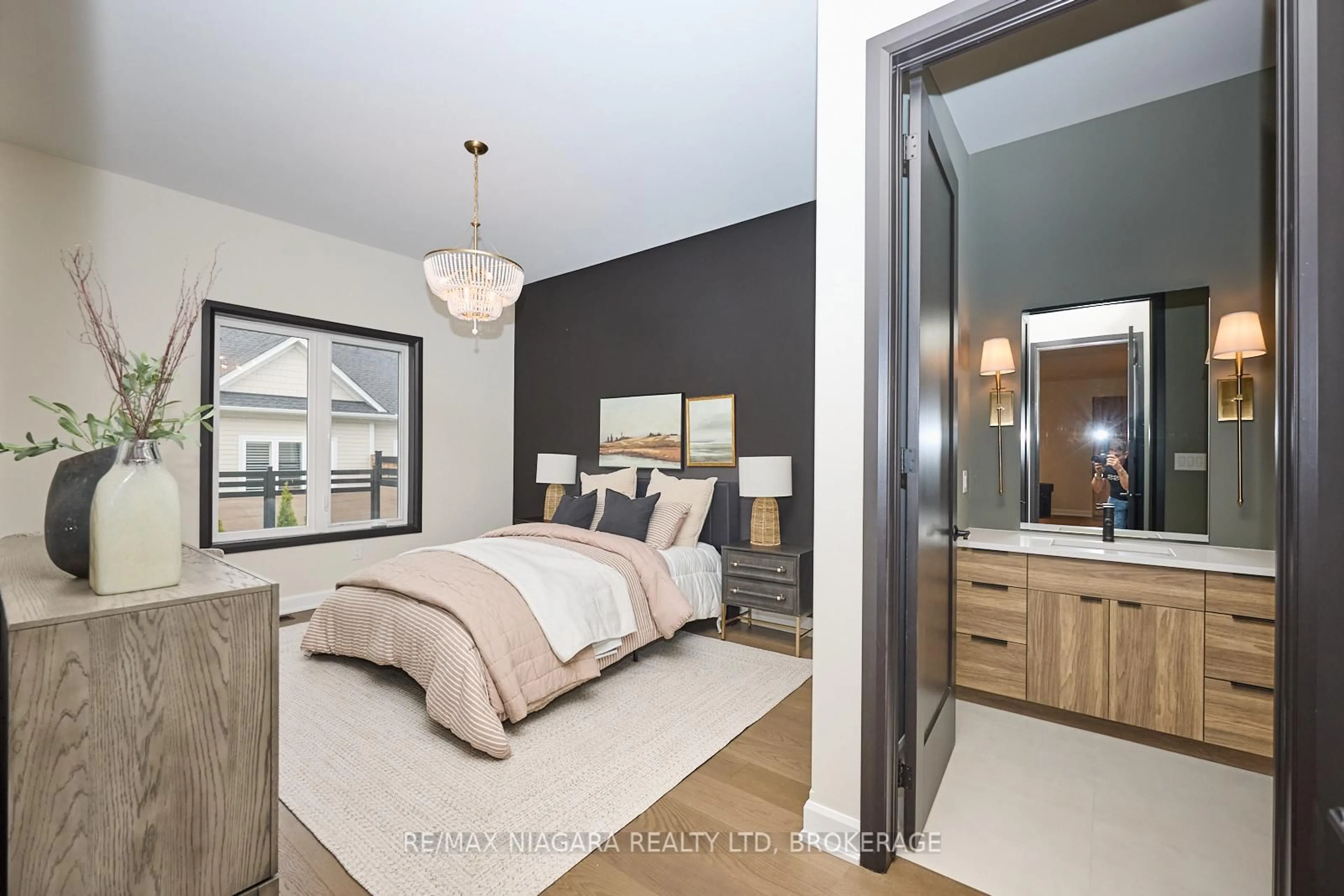 Bedroom with bed, unknown for 16 Butternut Cres, Fort Erie Ontario L0S 1N0