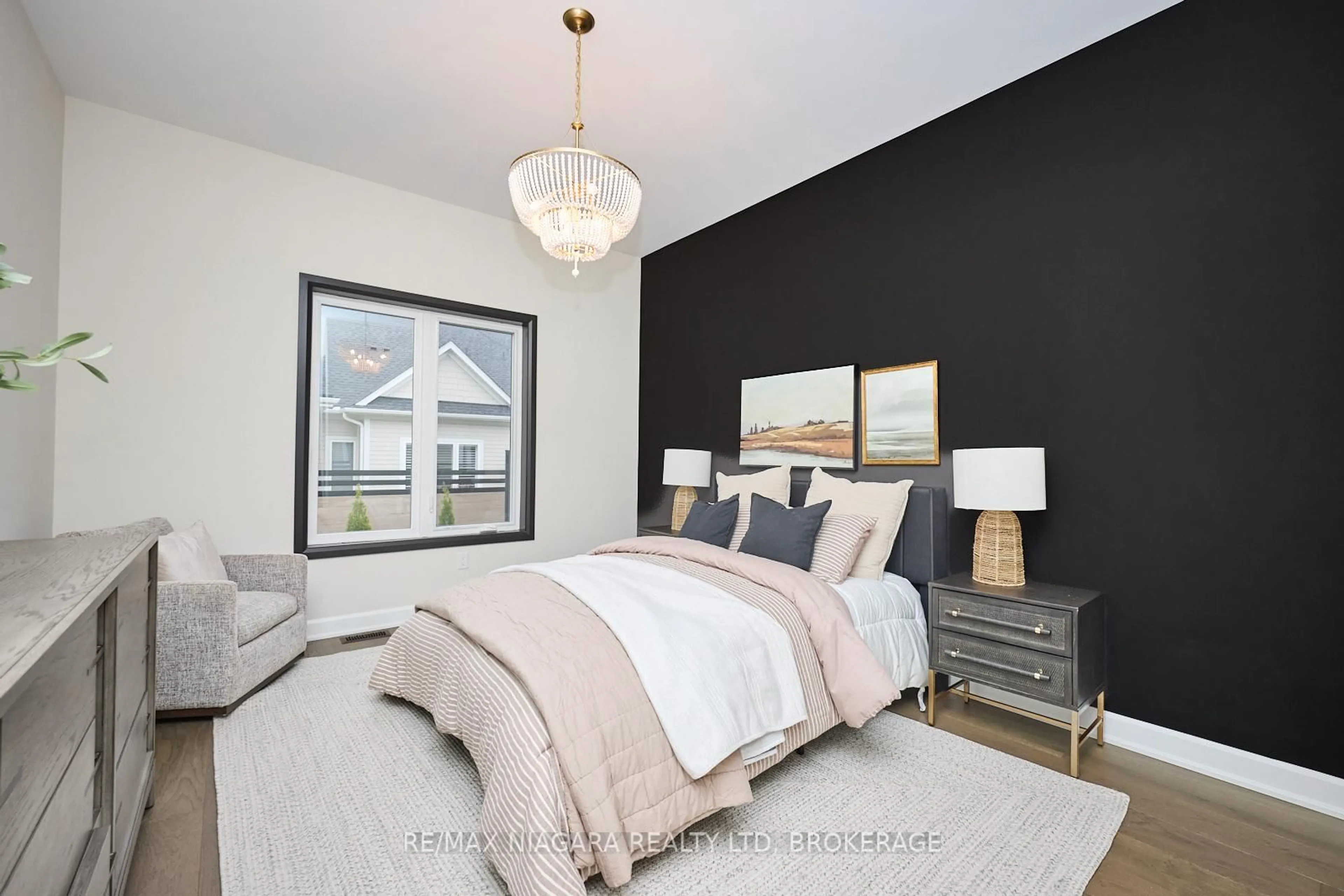 Bedroom with bed, unknown for 16 Butternut Cres, Fort Erie Ontario L0S 1N0