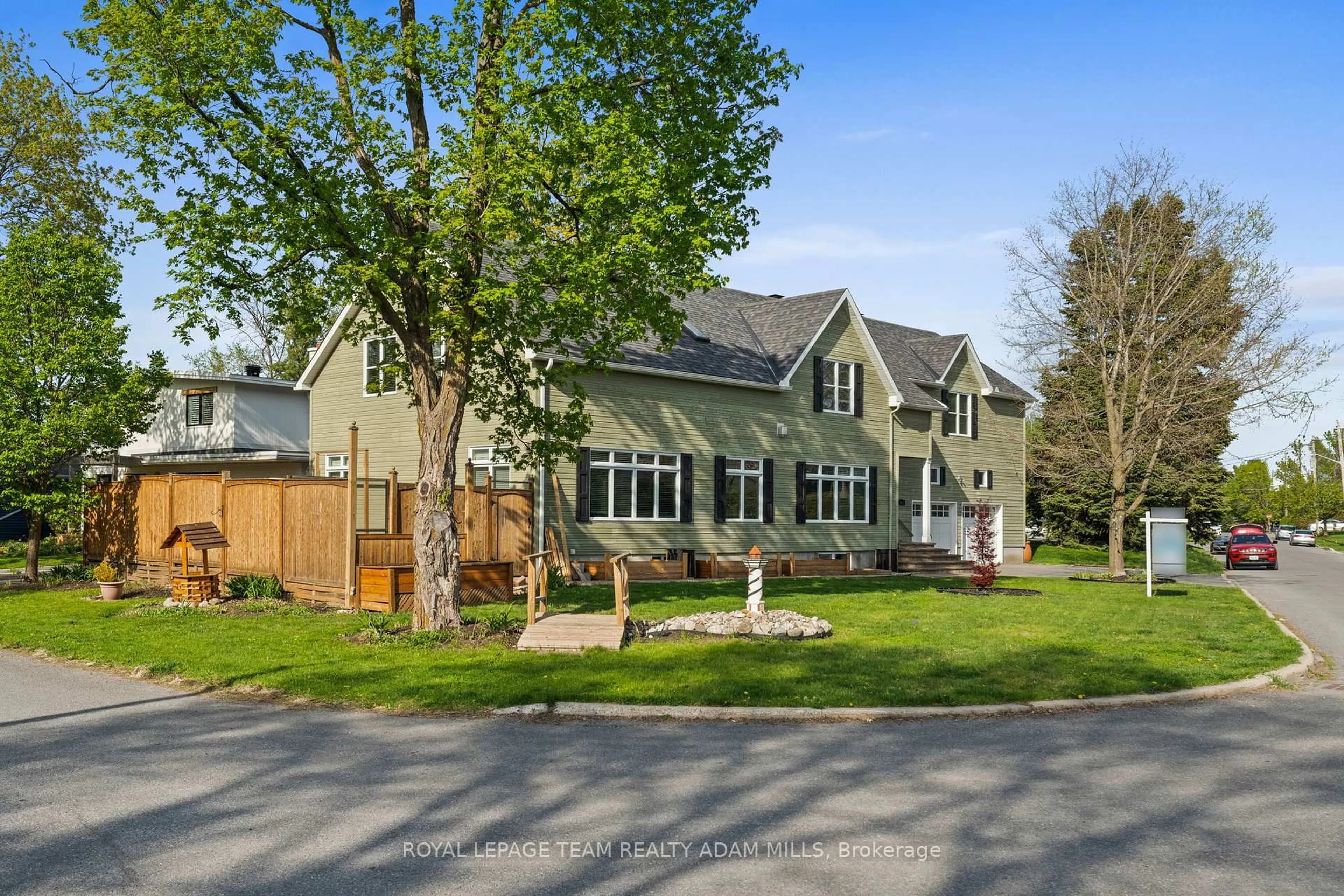 Unknown for 1481 Orchard Ave, Ottawa Ontario K1H 7C5