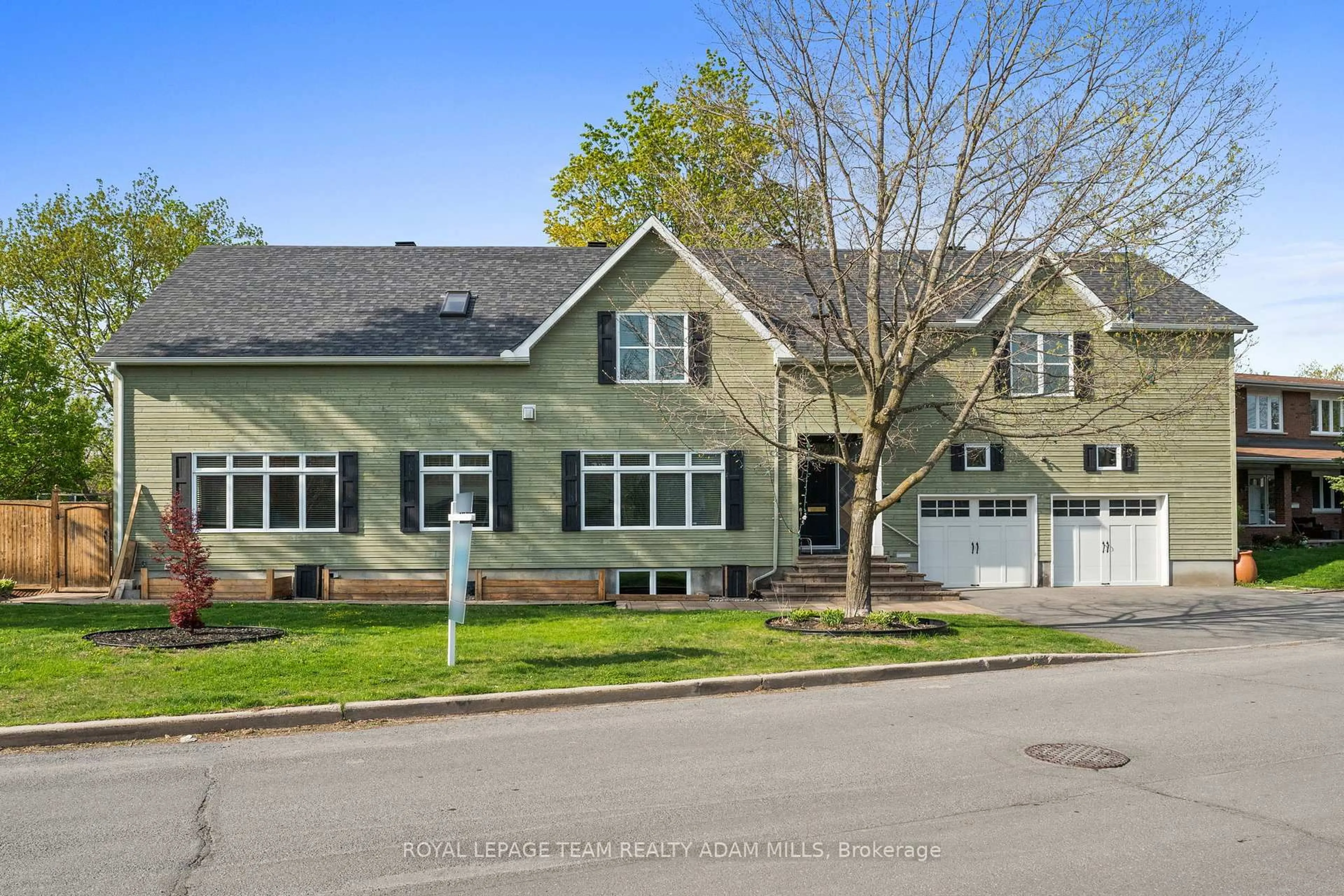 Home with vinyl exterior material, street for 1481 Orchard Ave, Ottawa Ontario K1H 7C5
