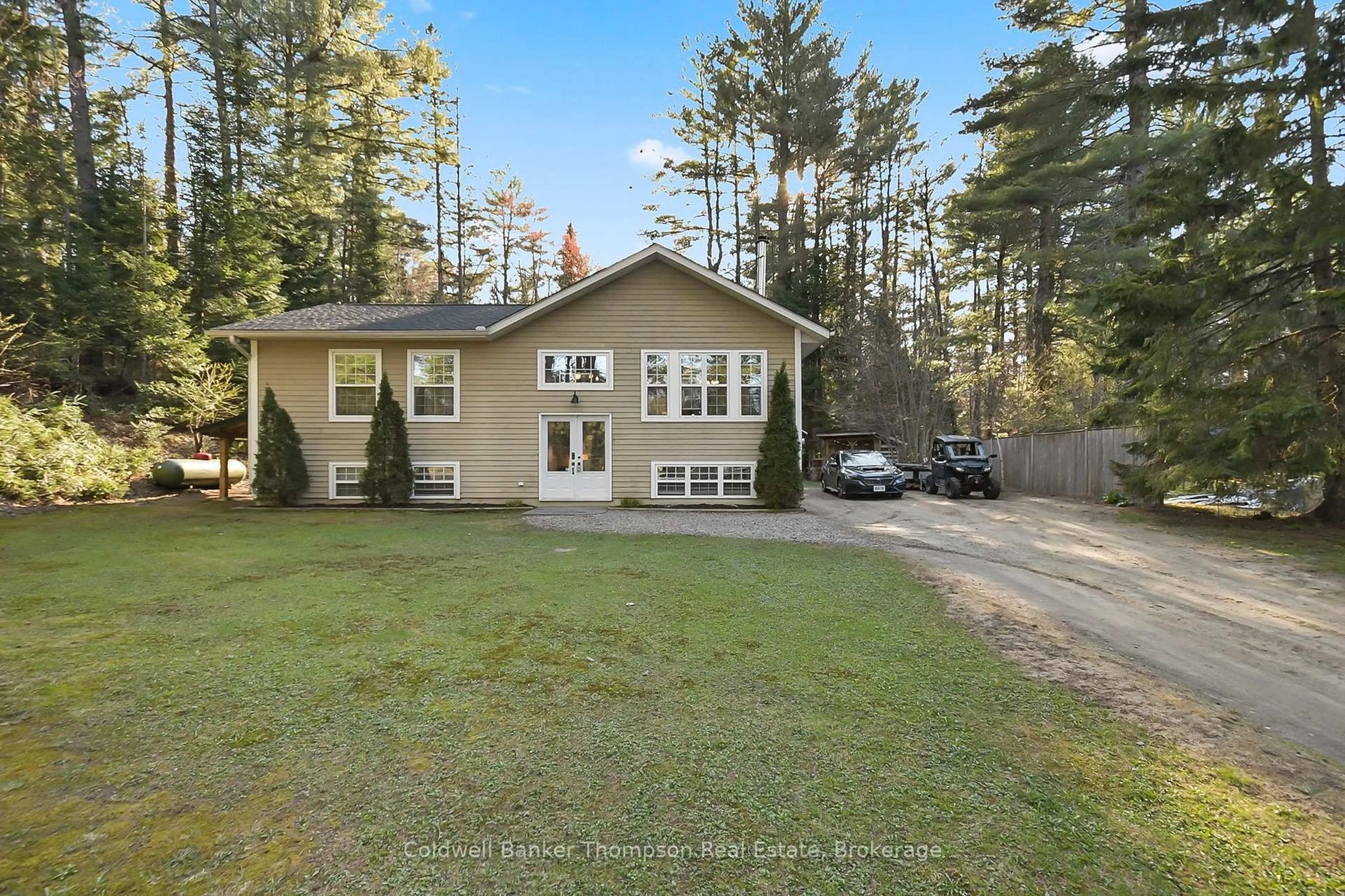 A pic from outside/outdoor area/front of a property/back of a property/a pic from drone, street for 1041 Springdale Park Rd, Bracebridge Ontario P1L 1W9