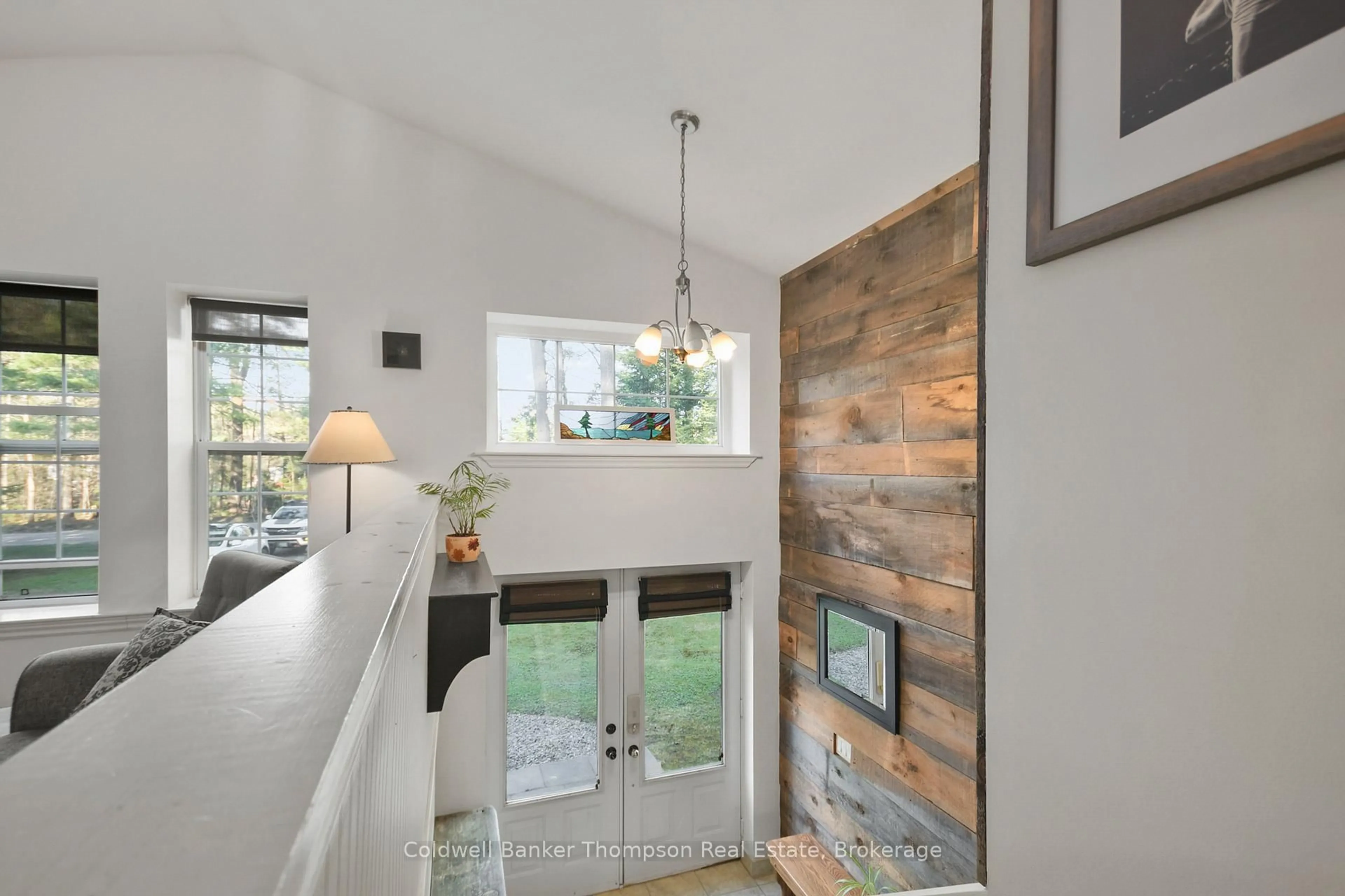 Indoor entryway for 1041 Springdale Park Rd, Bracebridge Ontario P1L 1W9