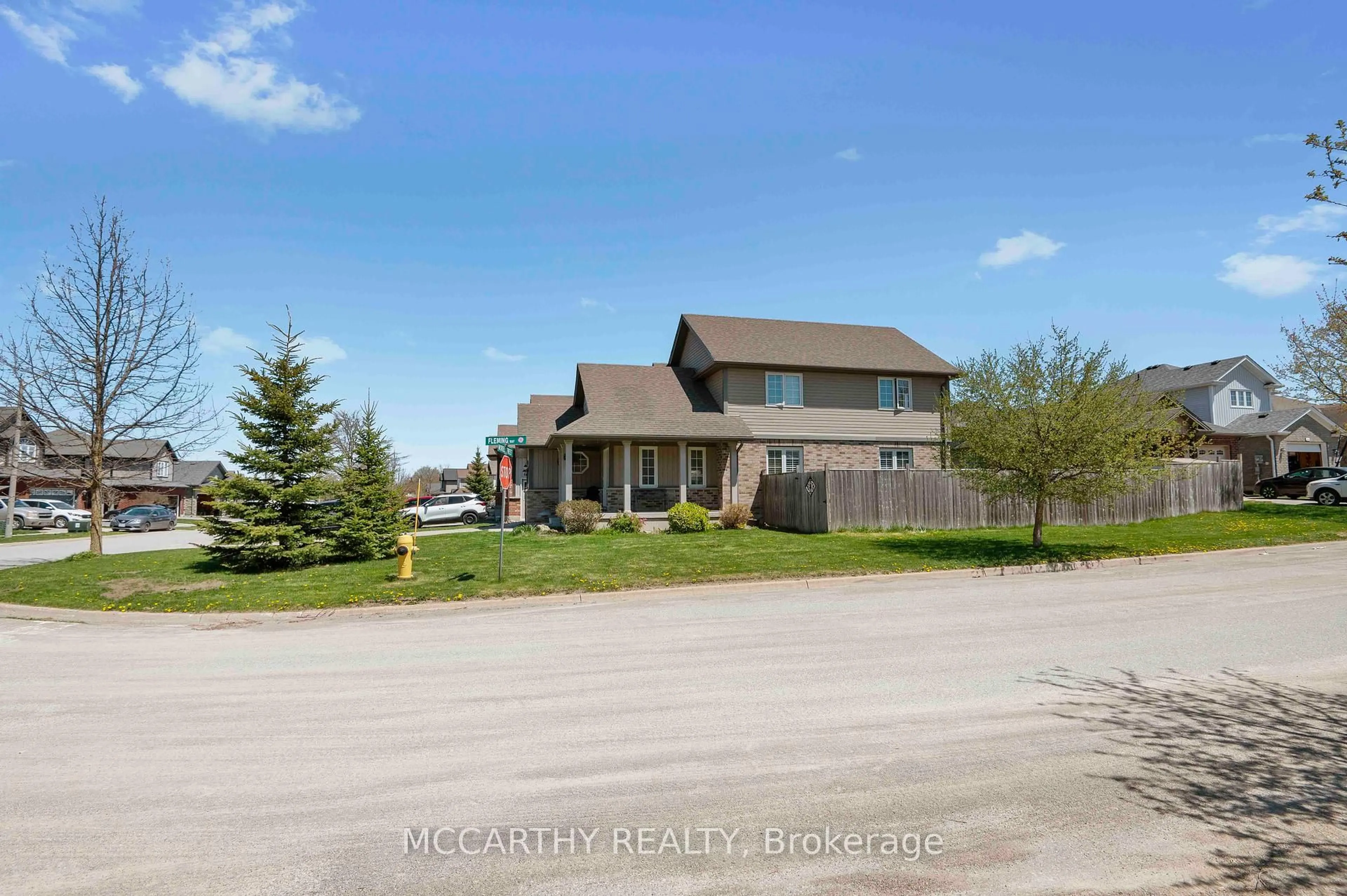 A pic from outside/outdoor area/front of a property/back of a property/a pic from drone, street for 183 Muriel St, Shelburne Ontario L9V 3E3