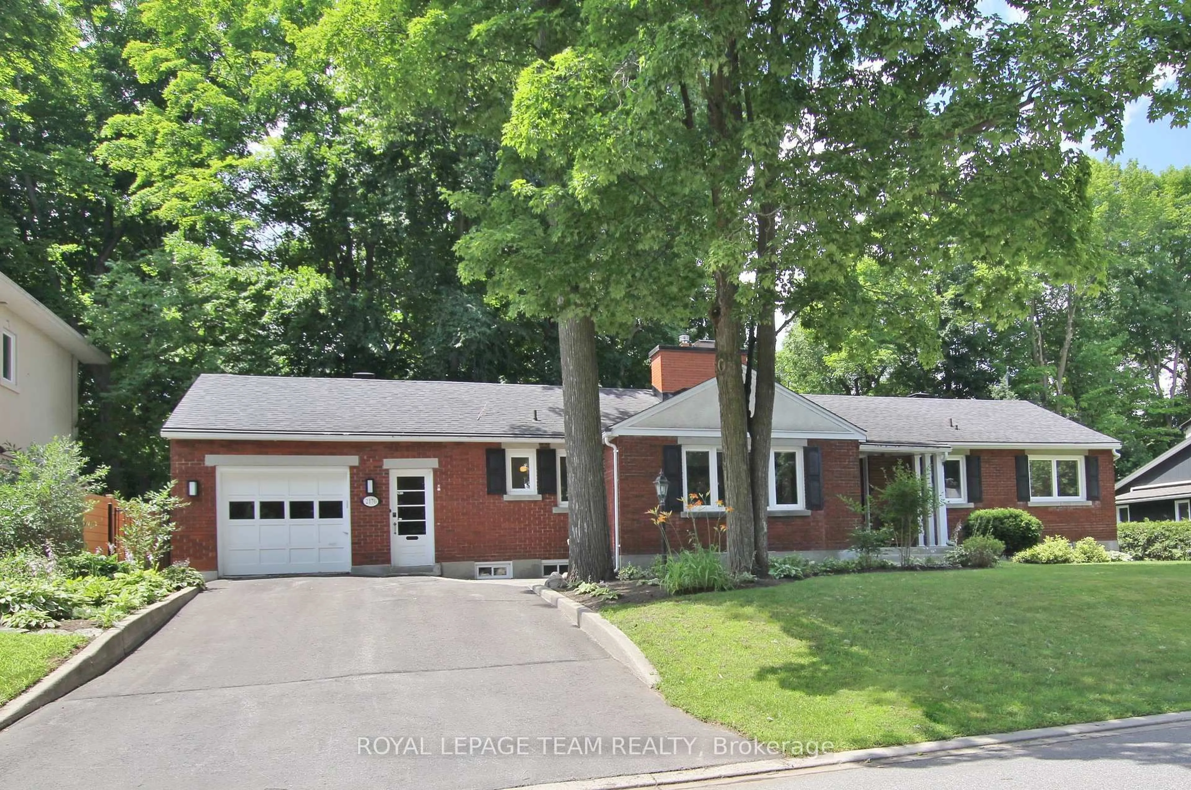 Home with brick exterior material, street for 2176 Woodcrest Rd, Ottawa Ontario K1H 6H8