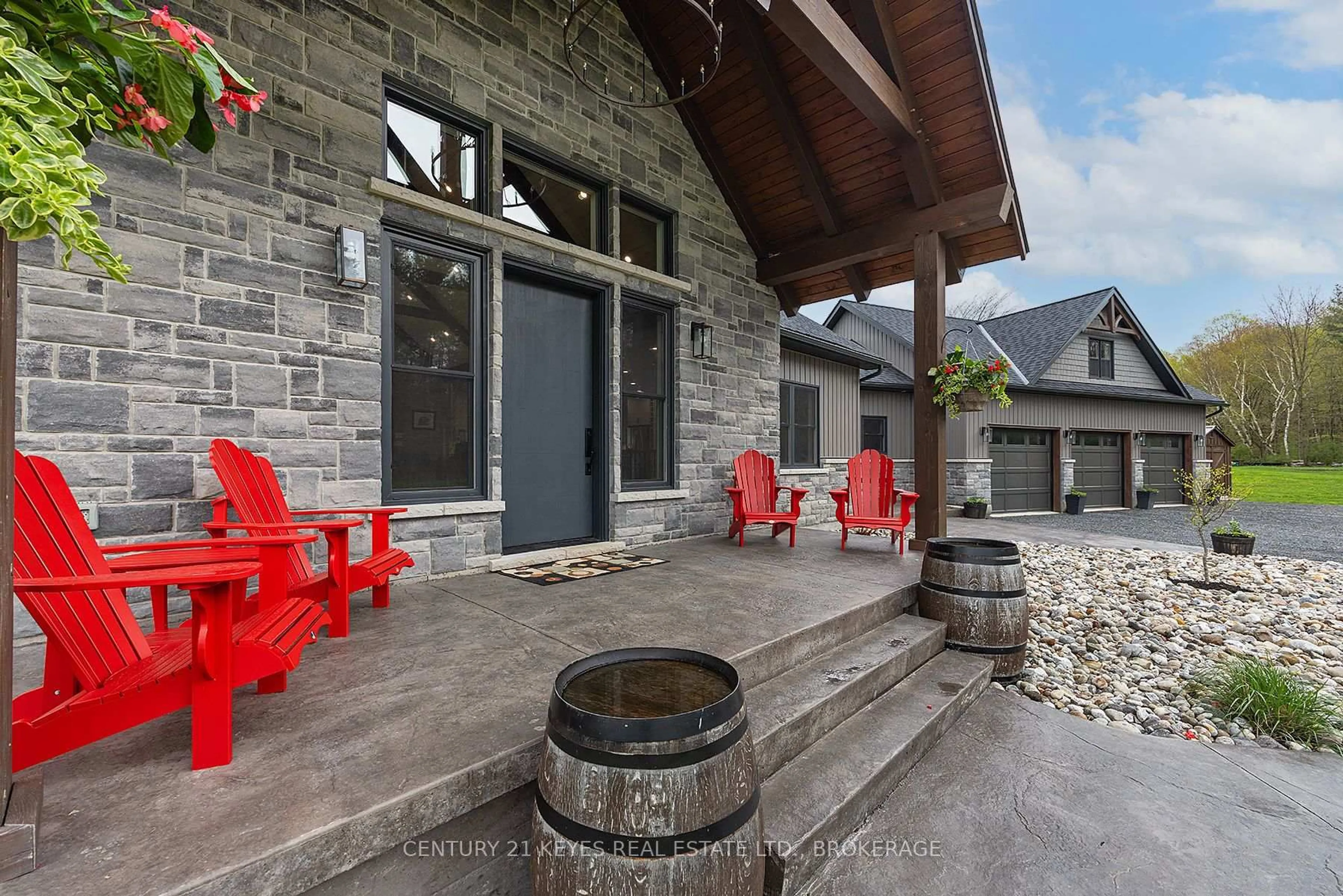 Patio, unknown for 192 1000 ISLANDS Pkwy, Leeds and the Thousand Islands Ontario K7G 2V4