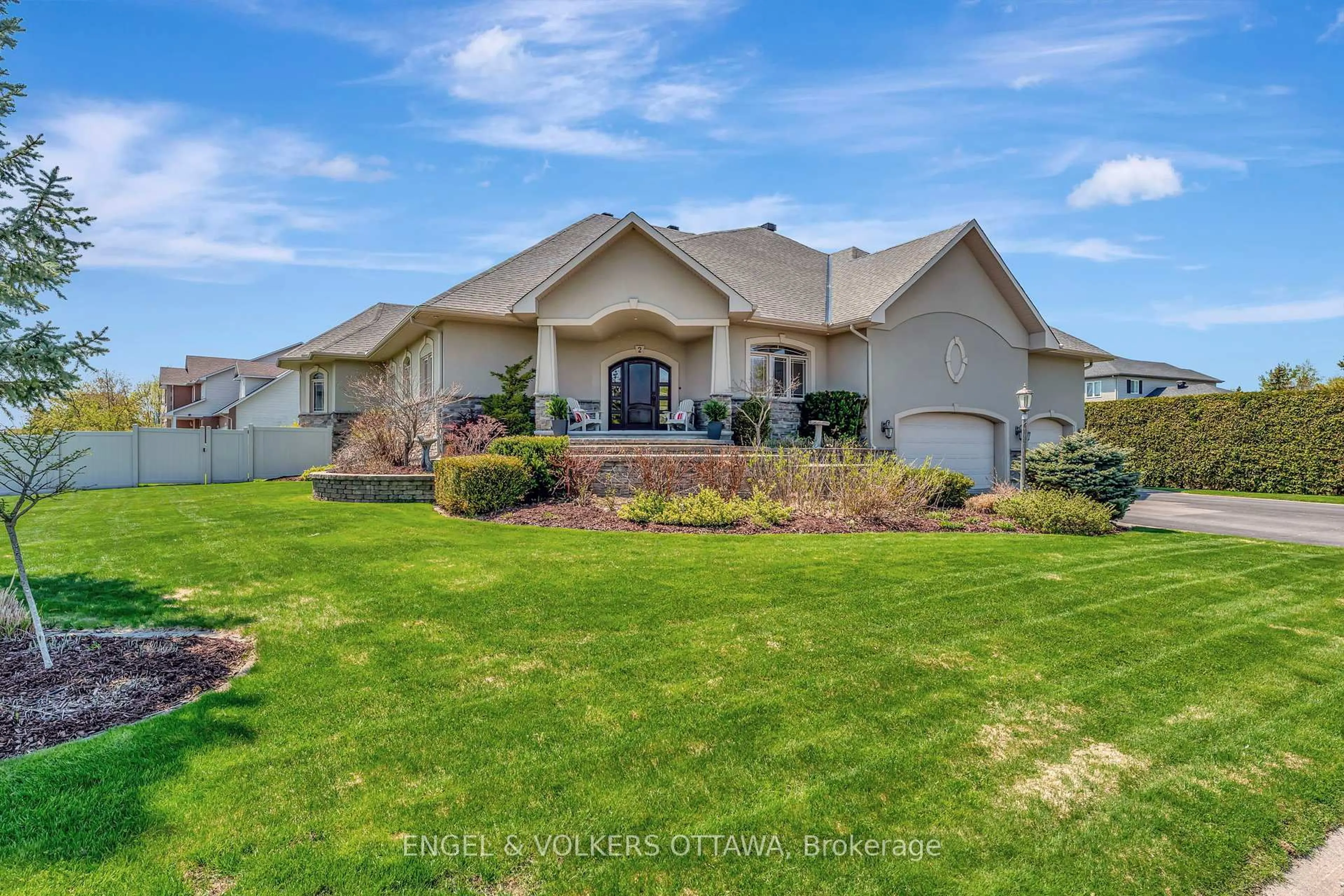 Home with vinyl exterior material, water/lake/river/ocean view for 2 Beechgrove Gdns, Stittsville Ontario K2S 1W5