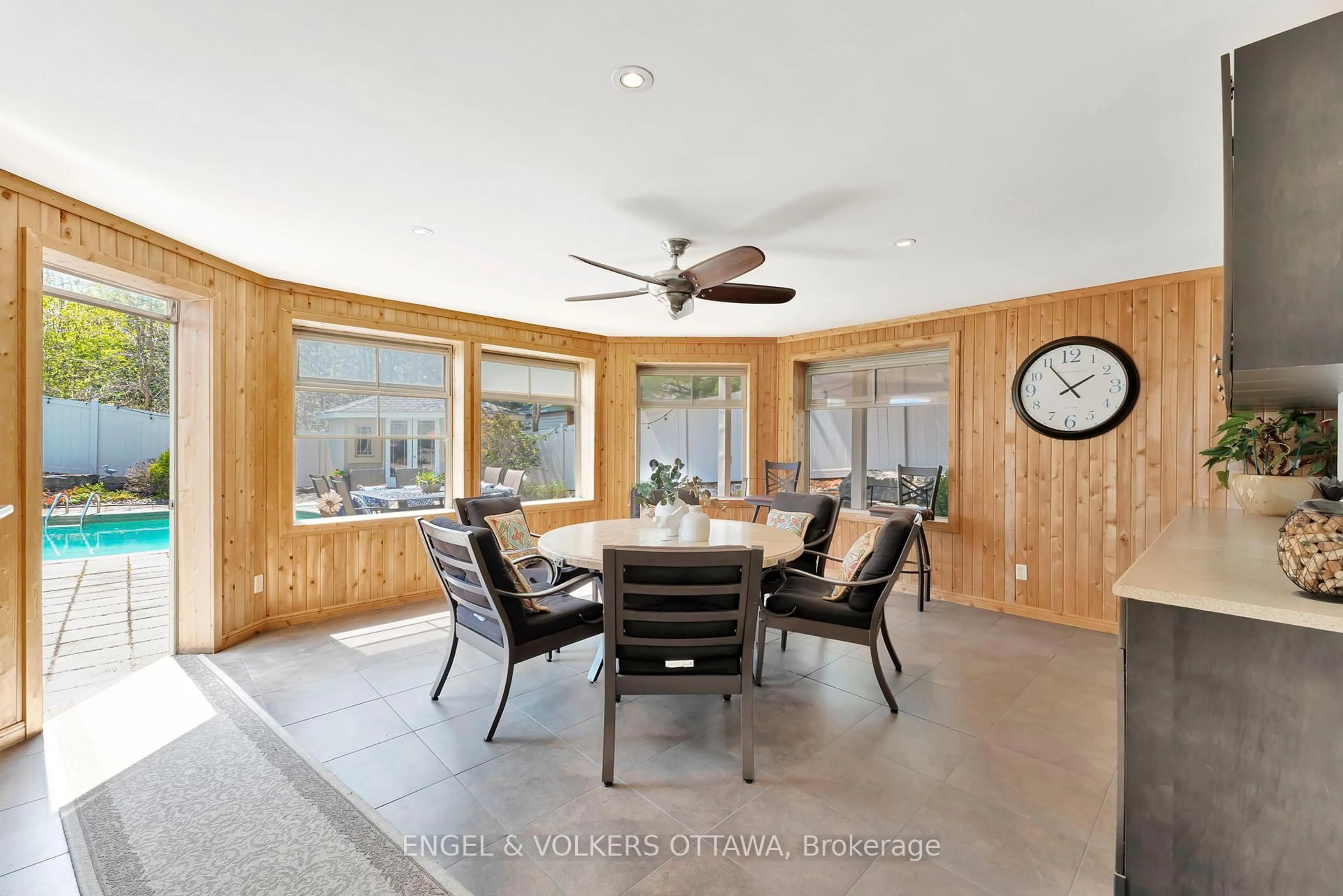 Unknown for 2 Beechgrove Gdns, Stittsville Ontario K2S 1W5
