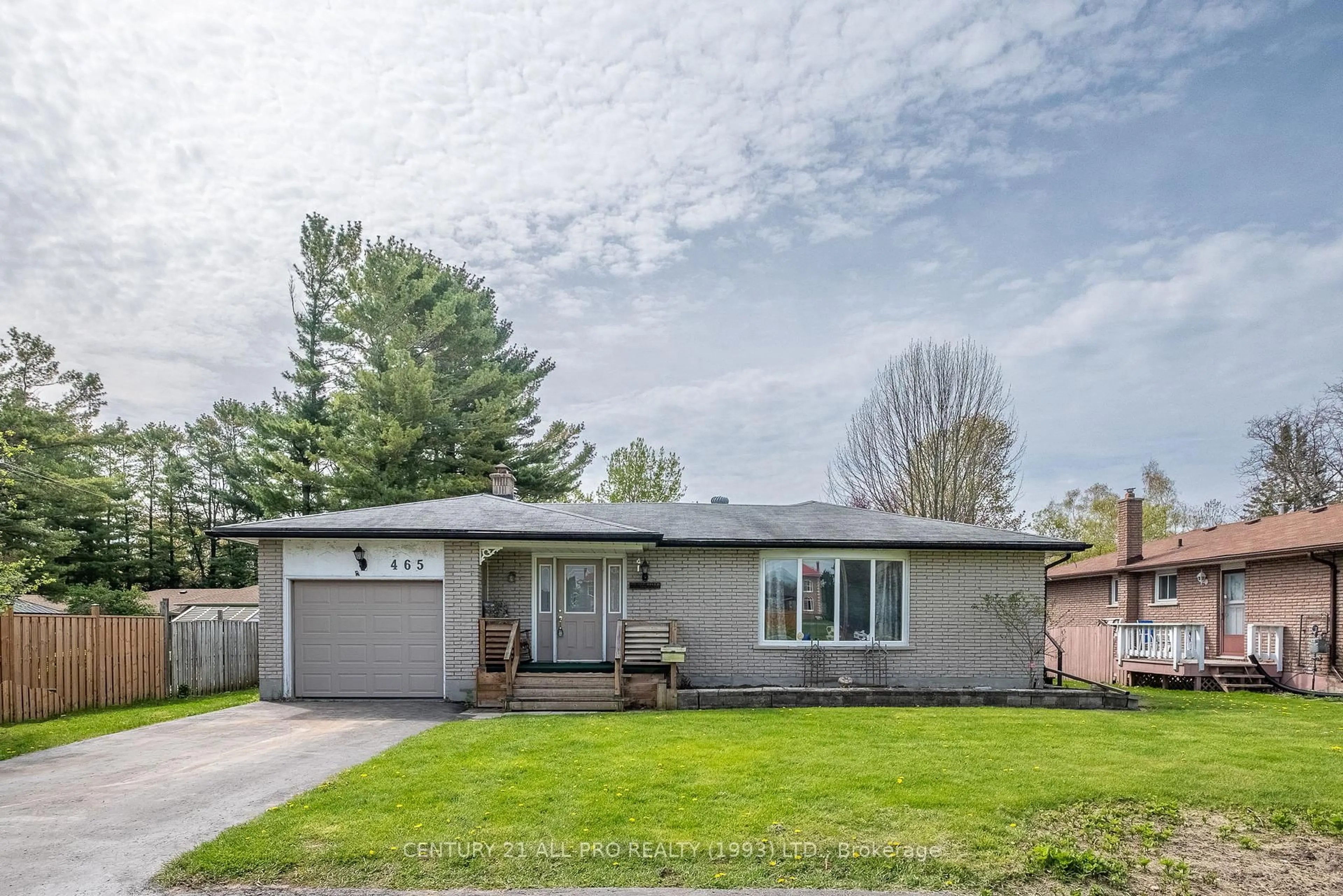Home with vinyl exterior material, street for 465 King St, Cobourg Ontario K9A 1M7