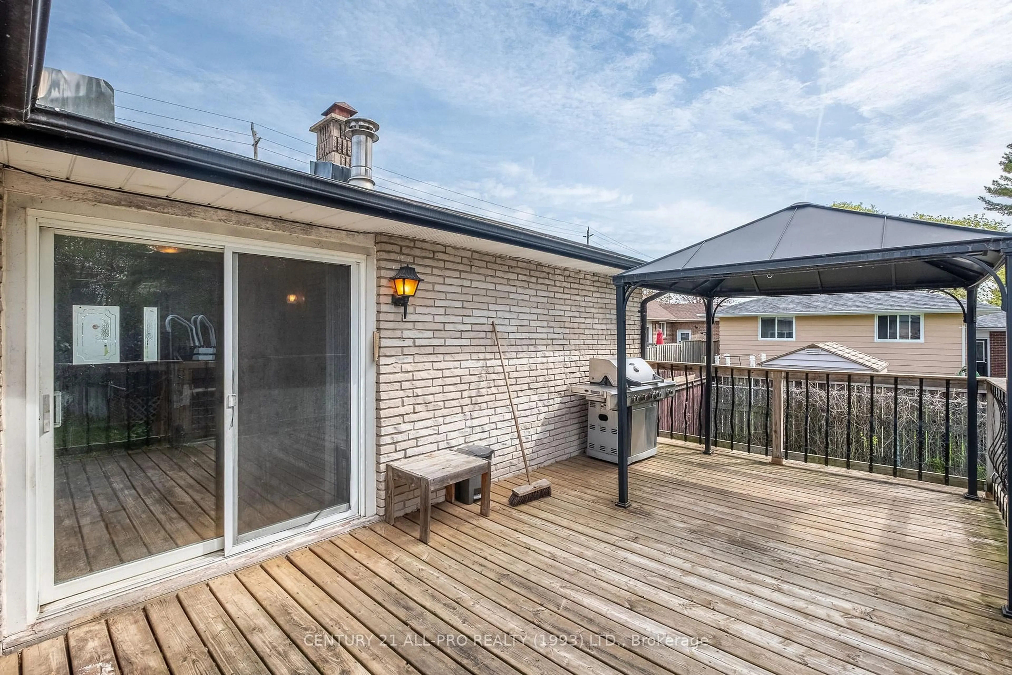 Patio, street for 465 King St, Cobourg Ontario K9A 1M7