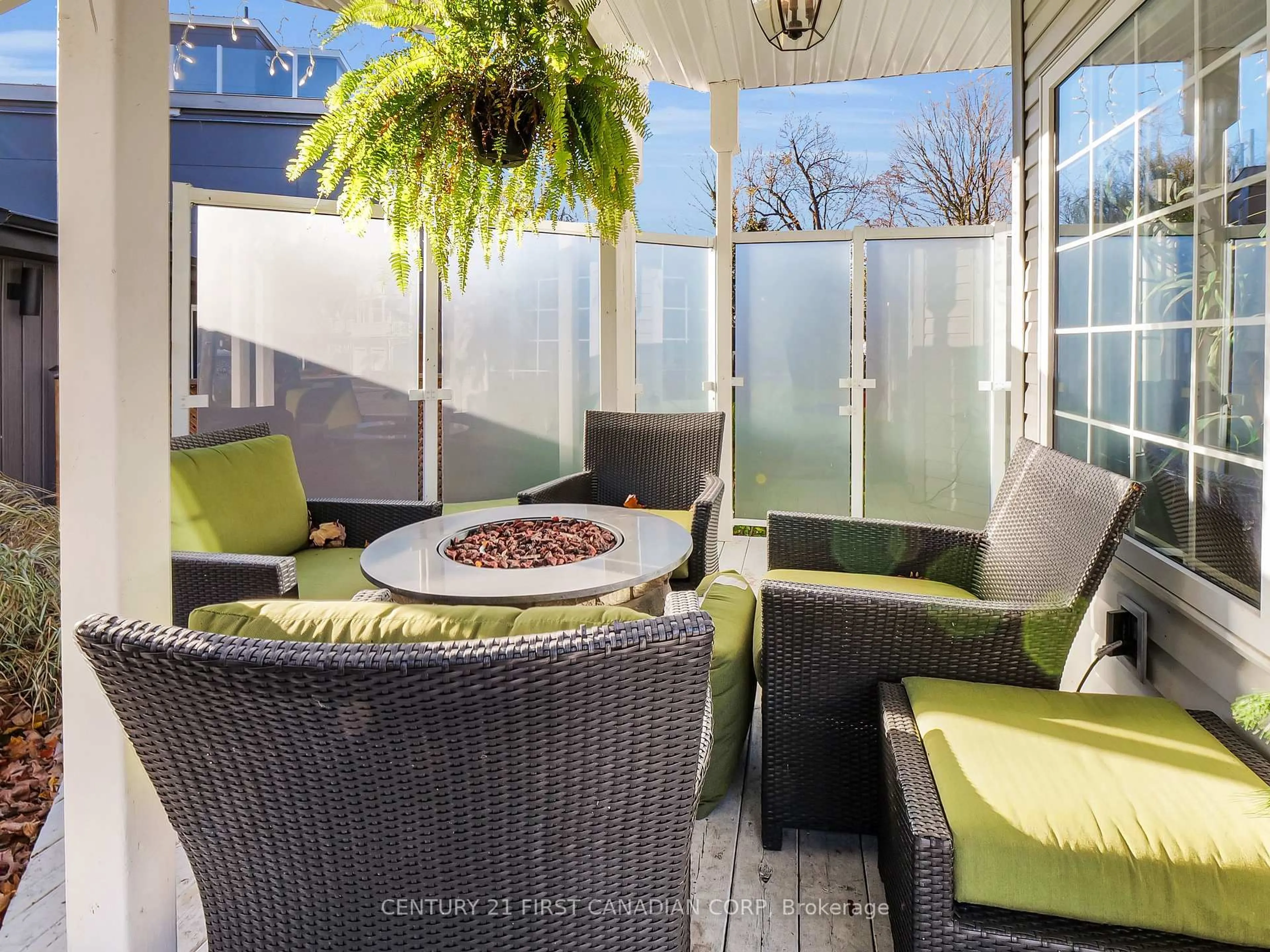 Patio, street for 379 Front St, Central Elgin Ontario N5L 1G2