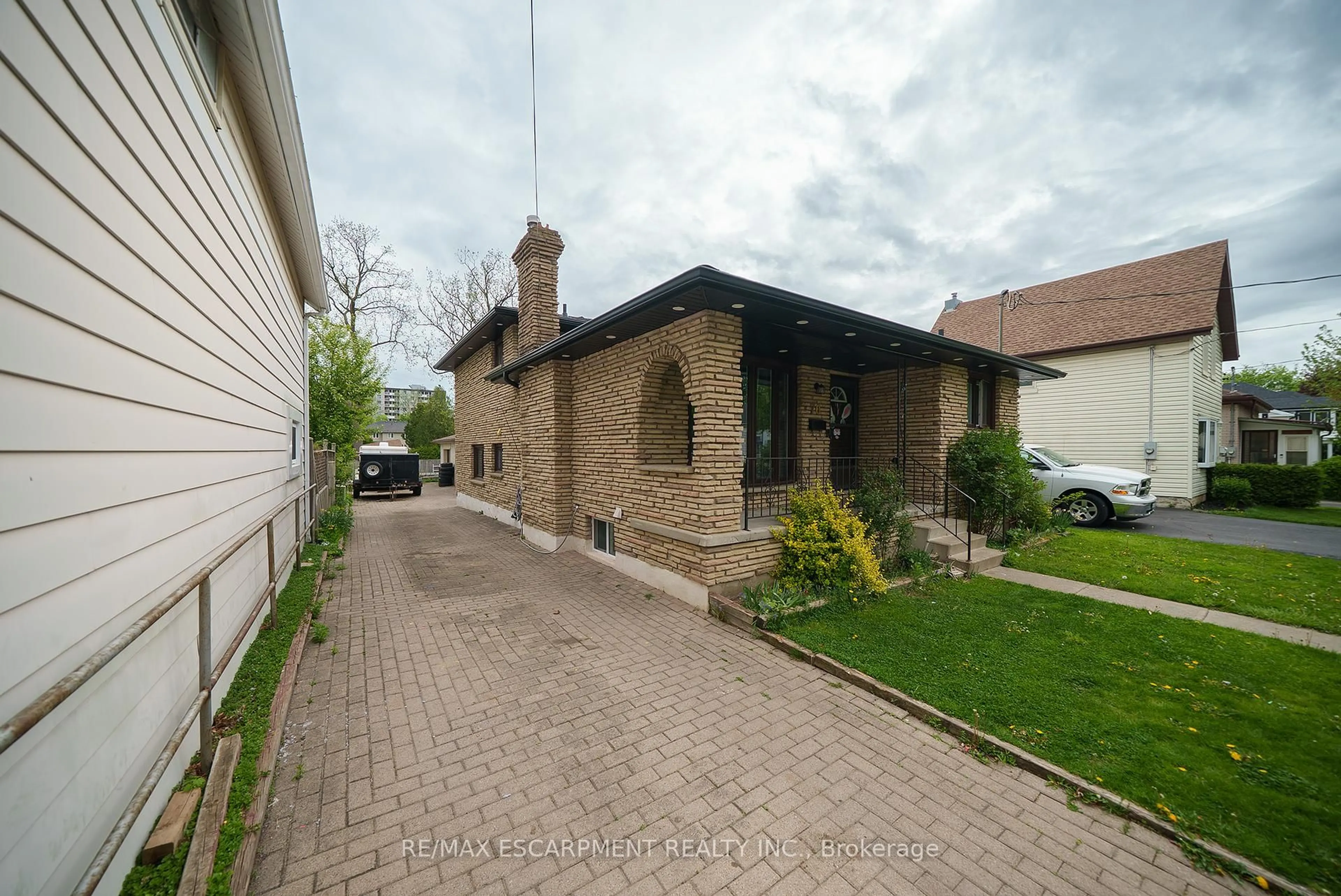 Unknown for 70 Oak St, Brantford Ontario N3T 2B1