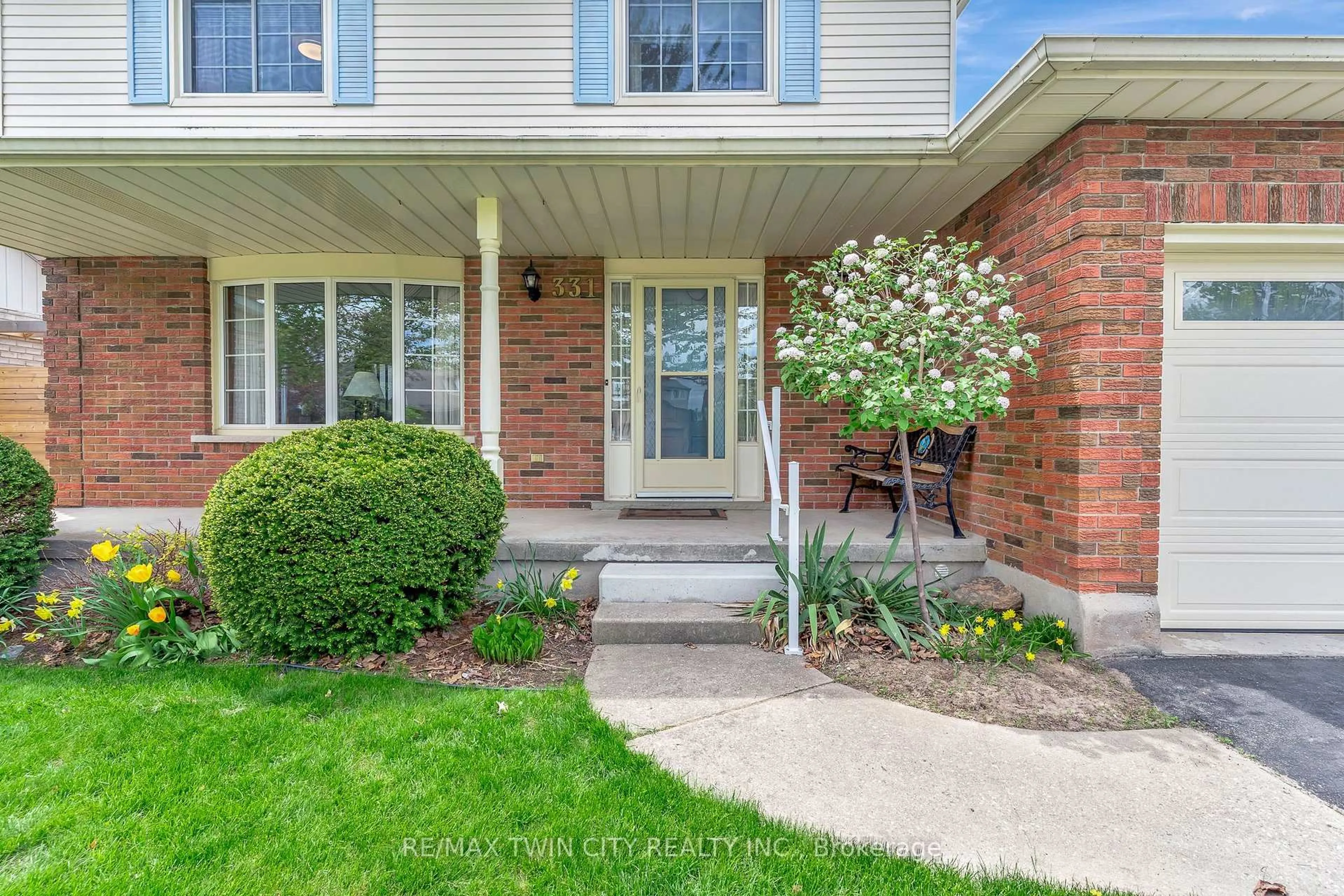 Home with brick exterior material, street for 331 Auburn Dr, Waterloo Ontario N2K 3E2
