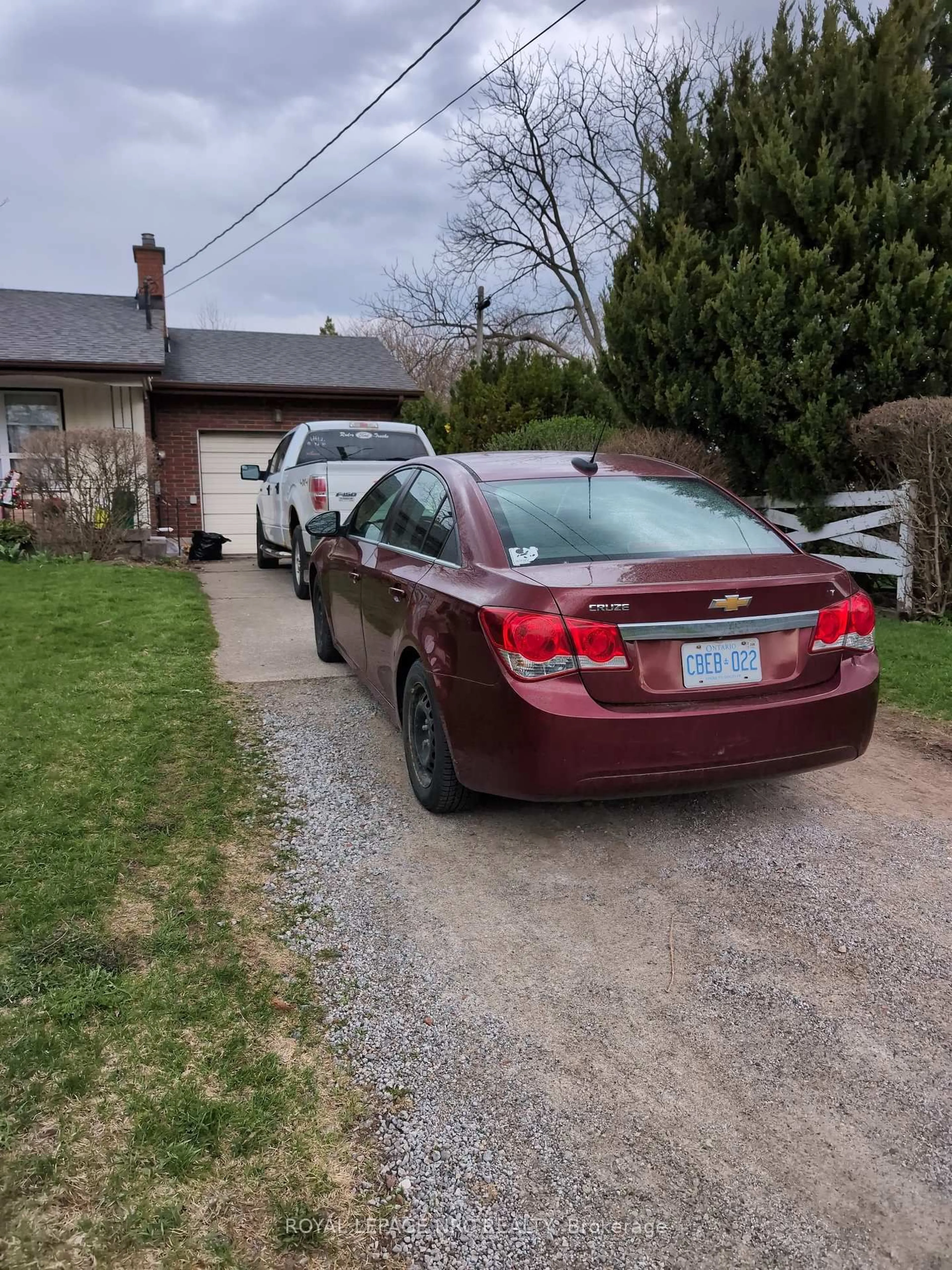 Parking for 4143 Longhurst Ave, Niagara Falls Ontario L2E 6G8