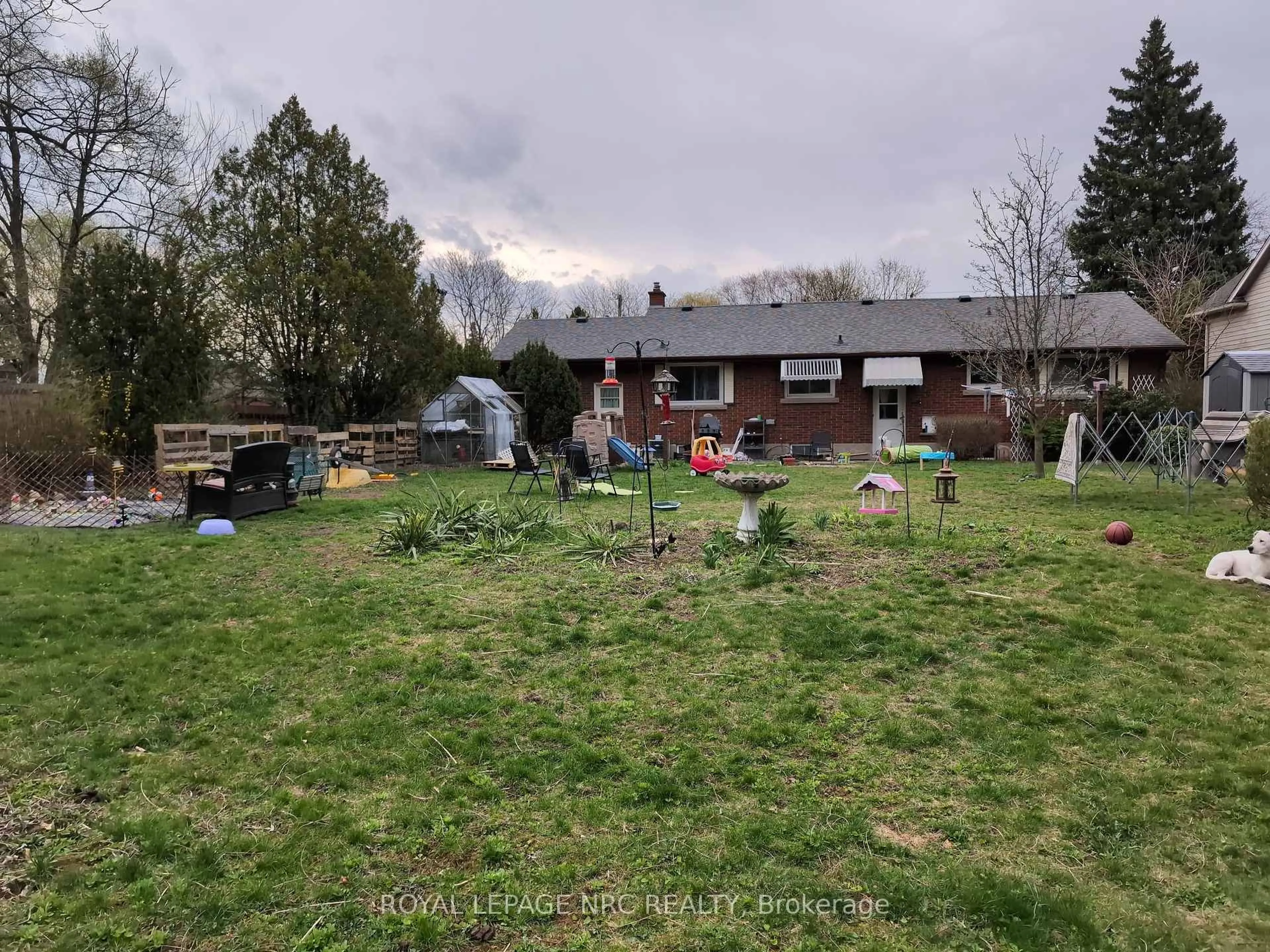 A pic from outside/outdoor area/front of a property/back of a property/a pic from drone, forest/trees view for 4143 Longhurst Ave, Niagara Falls Ontario L2E 6G8
