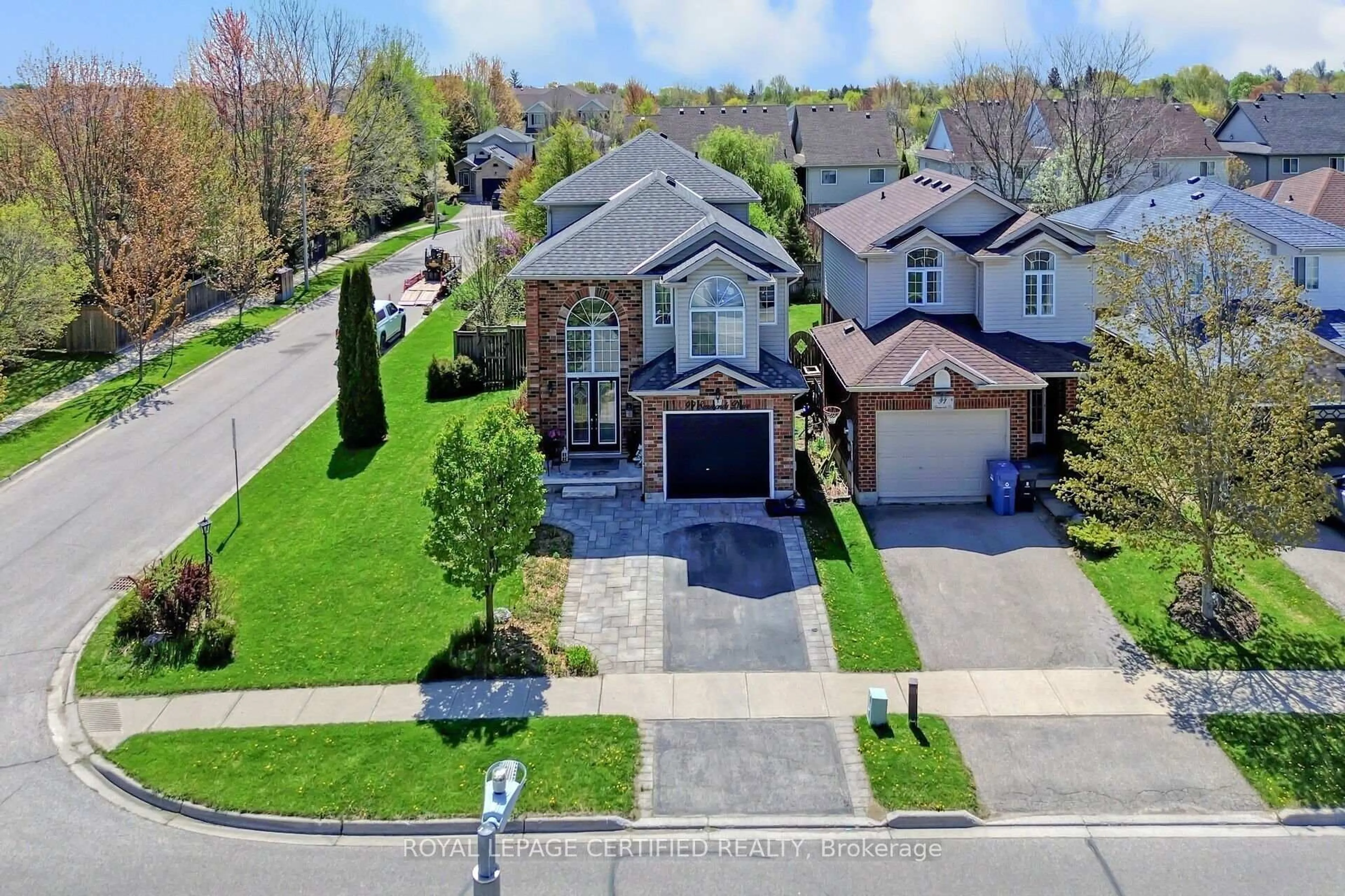 A pic from outside/outdoor area/front of a property/back of a property/a pic from drone, street for 99 Simmonds Dr, Guelph Ontario N1E 7L8