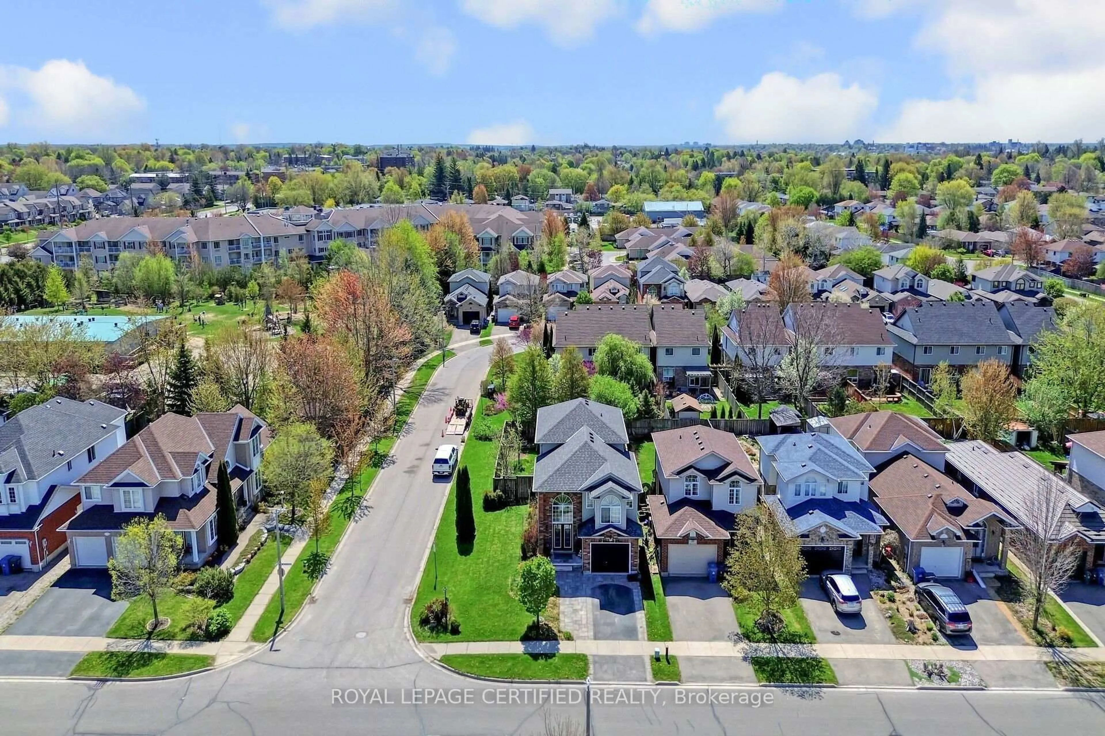 A pic from outside/outdoor area/front of a property/back of a property/a pic from drone, street for 99 Simmonds Dr, Guelph Ontario N1E 7L8