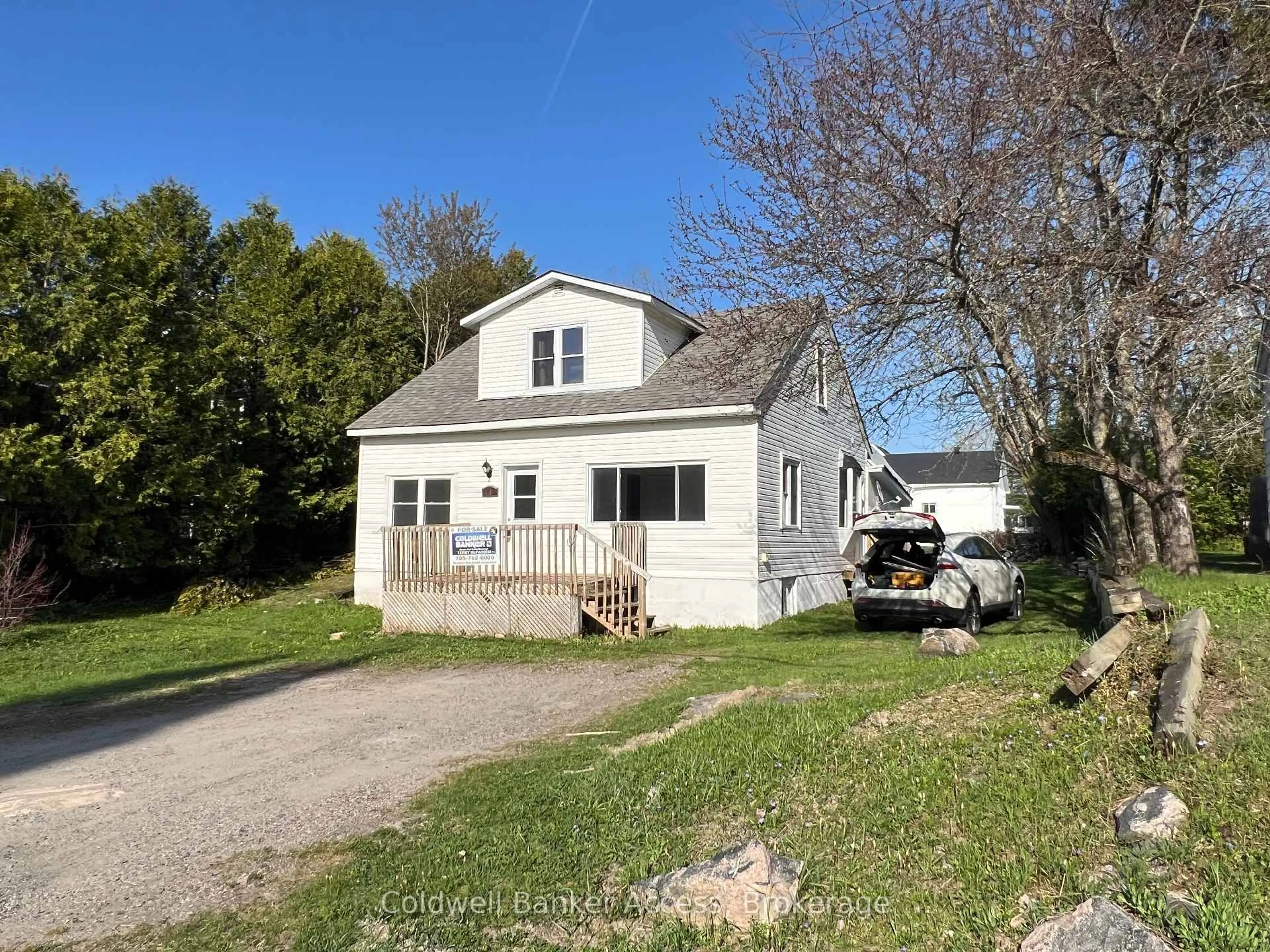 A pic from outside/outdoor area/front of a property/back of a property/a pic from drone, street for 14 Joseph St, Georgian Bay Ontario P0C 1H0