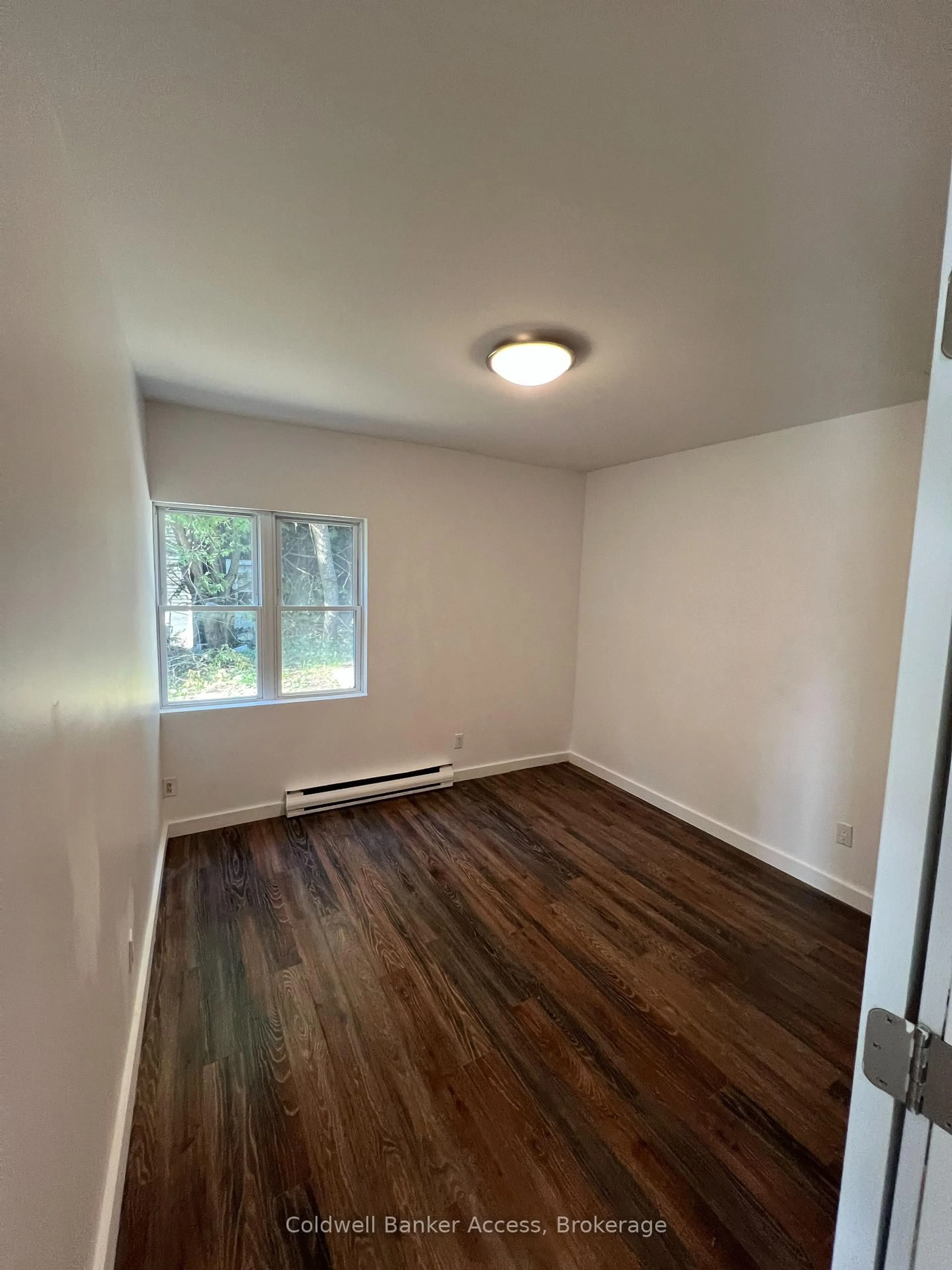 A pic of a room for 14 Joseph St, Georgian Bay Ontario P0C 1H0