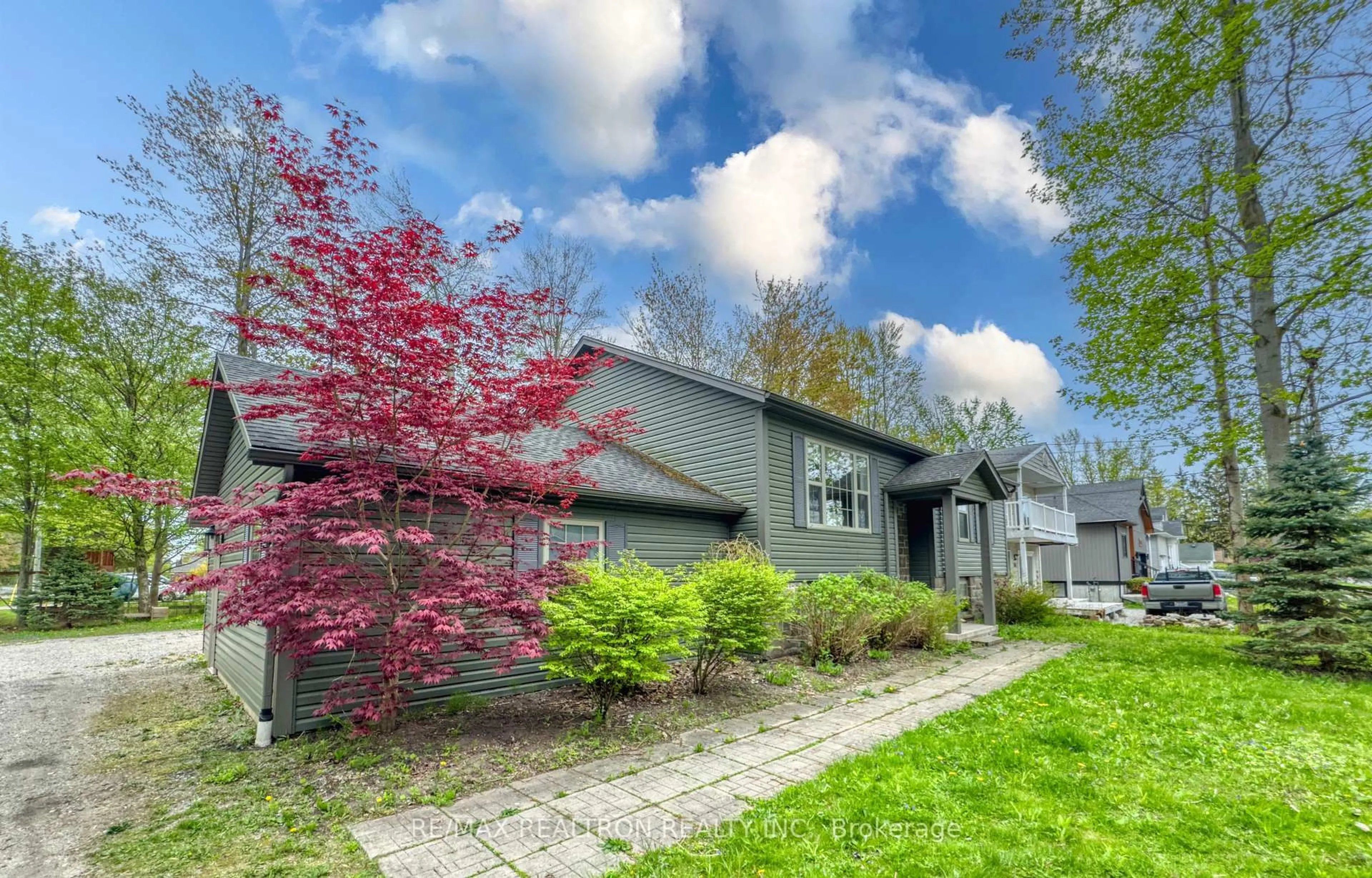 Home with vinyl exterior material, street for 162 Pleasant Ave, Fort Erie Ontario L0S 1N0