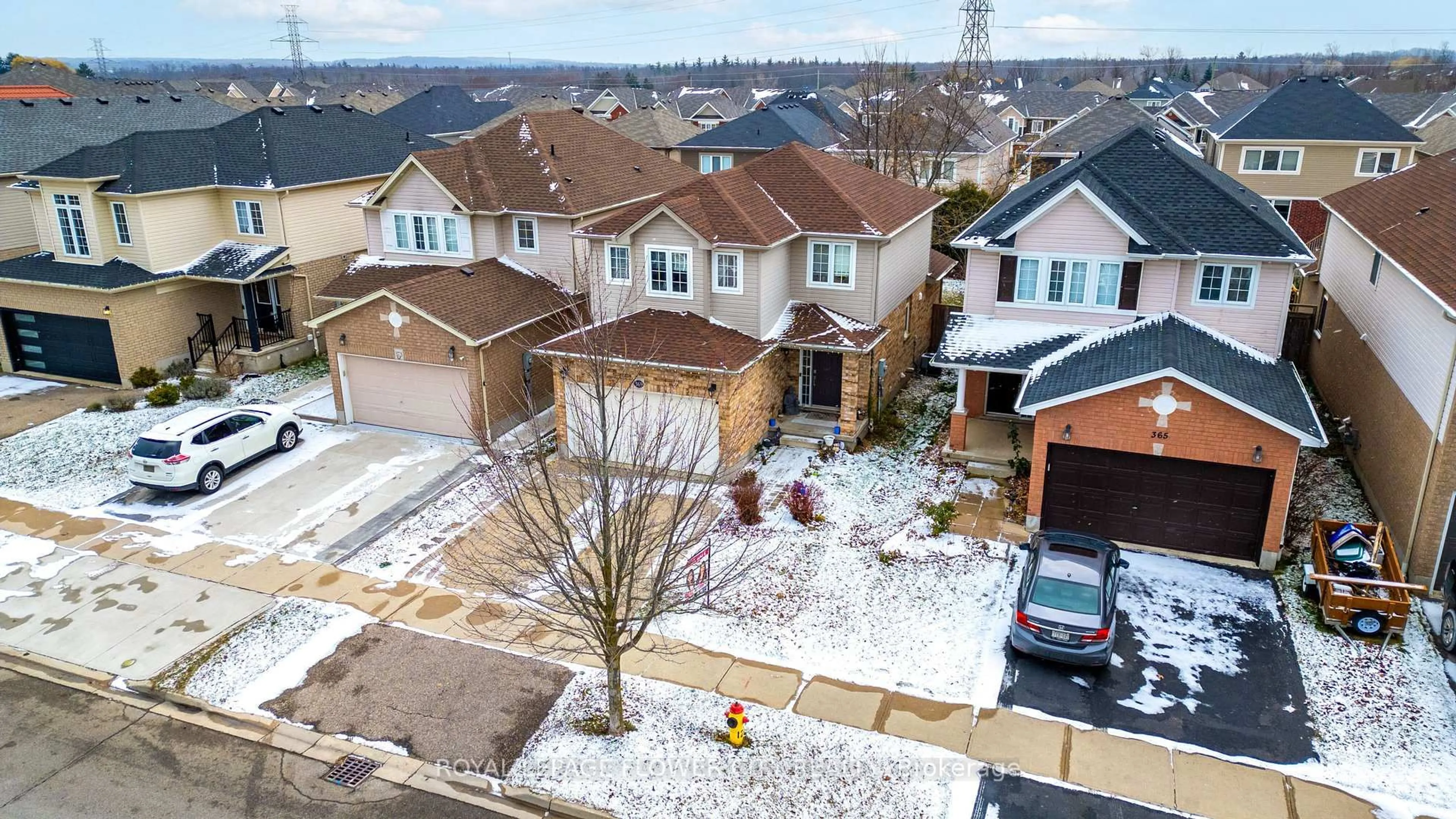 A pic from outside/outdoor area/front of a property/back of a property/a pic from drone, street for 369 Thomas Slee Dr, Kitchener Ontario N2P 2X5