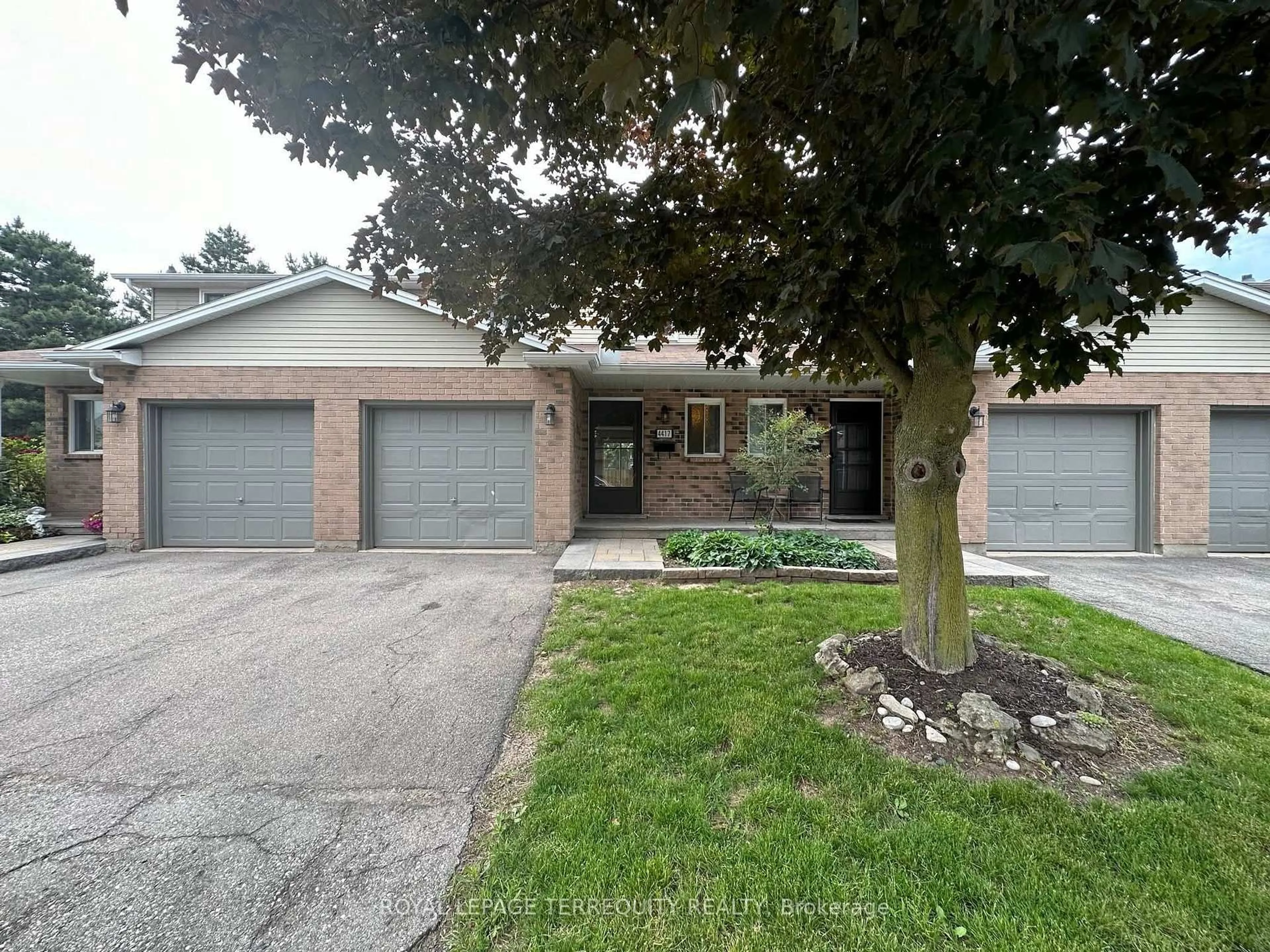 Home with brick exterior material, street for 4417 Consiglia Crt #23, Lincoln Ontario L0R 1B5