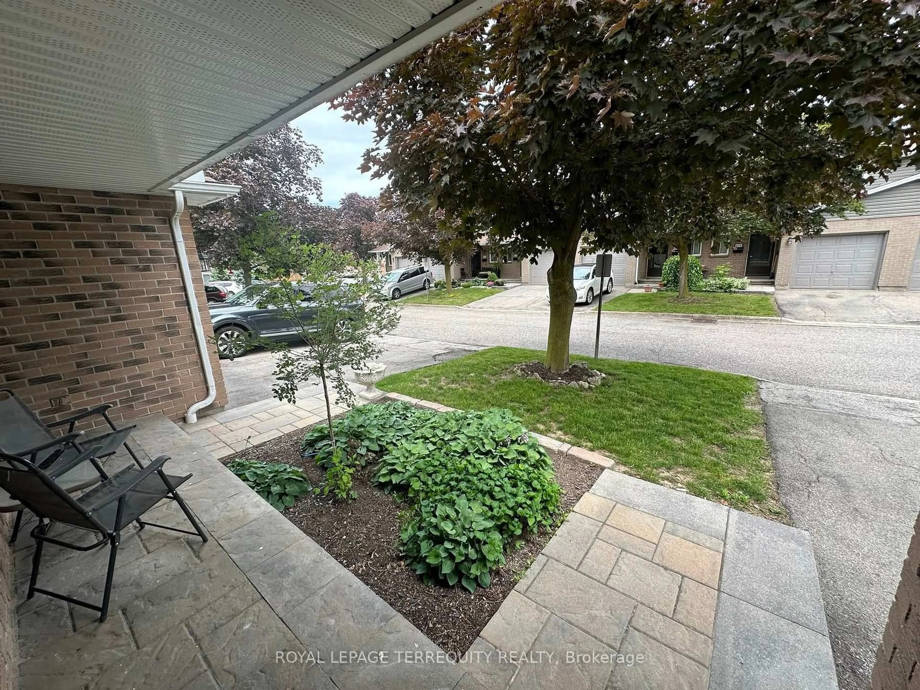 A pic from outside/outdoor area/front of a property/back of a property/a pic from drone, street for 4417 Consiglia Crt #23, Lincoln Ontario L0R 1B5