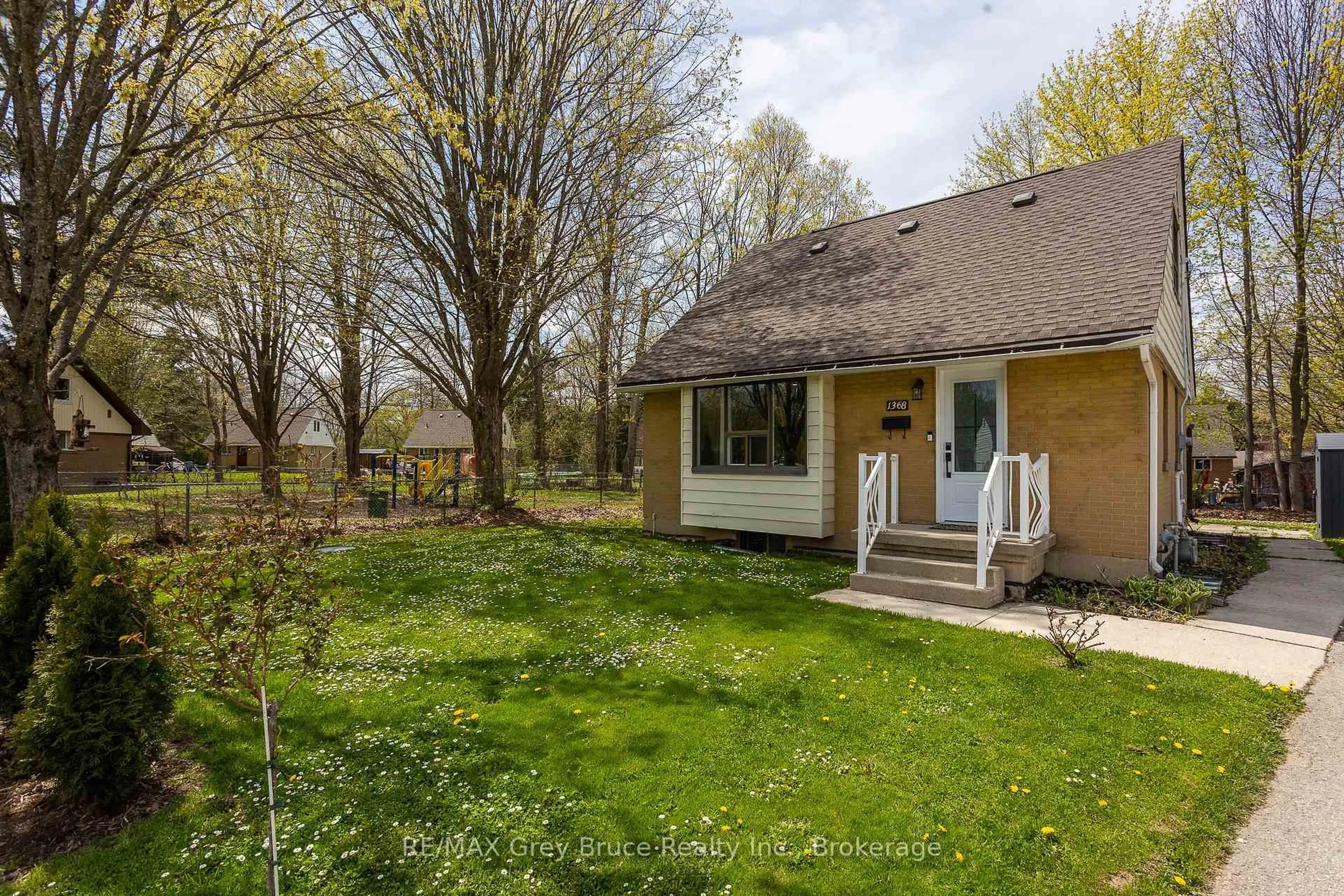 Patio, unknown for 1368 7th Avenue A Ave, Owen Sound Ontario N4K 5L9