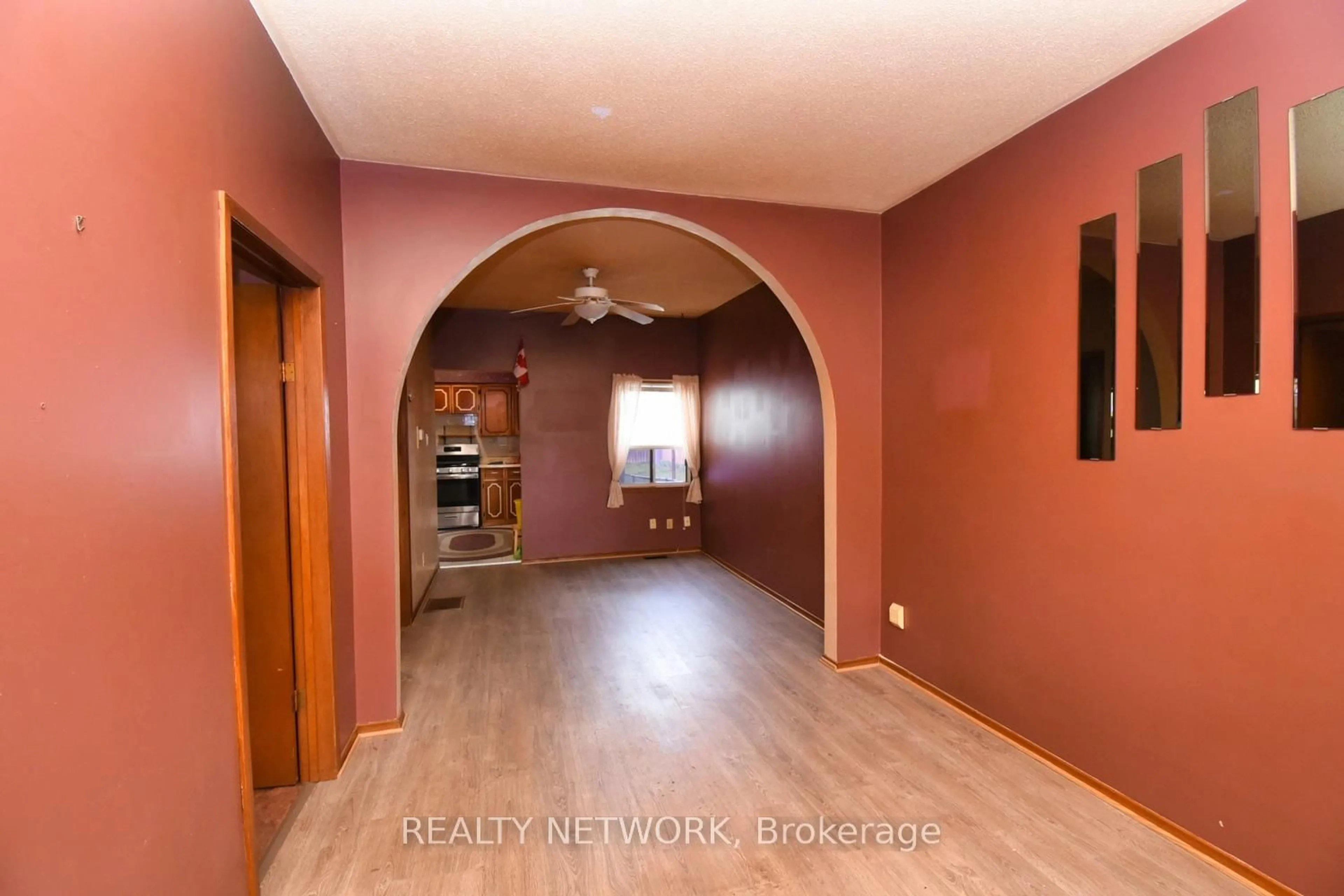 Indoor entryway for 99 Steven St, Hamilton Ontario L8L 5N7