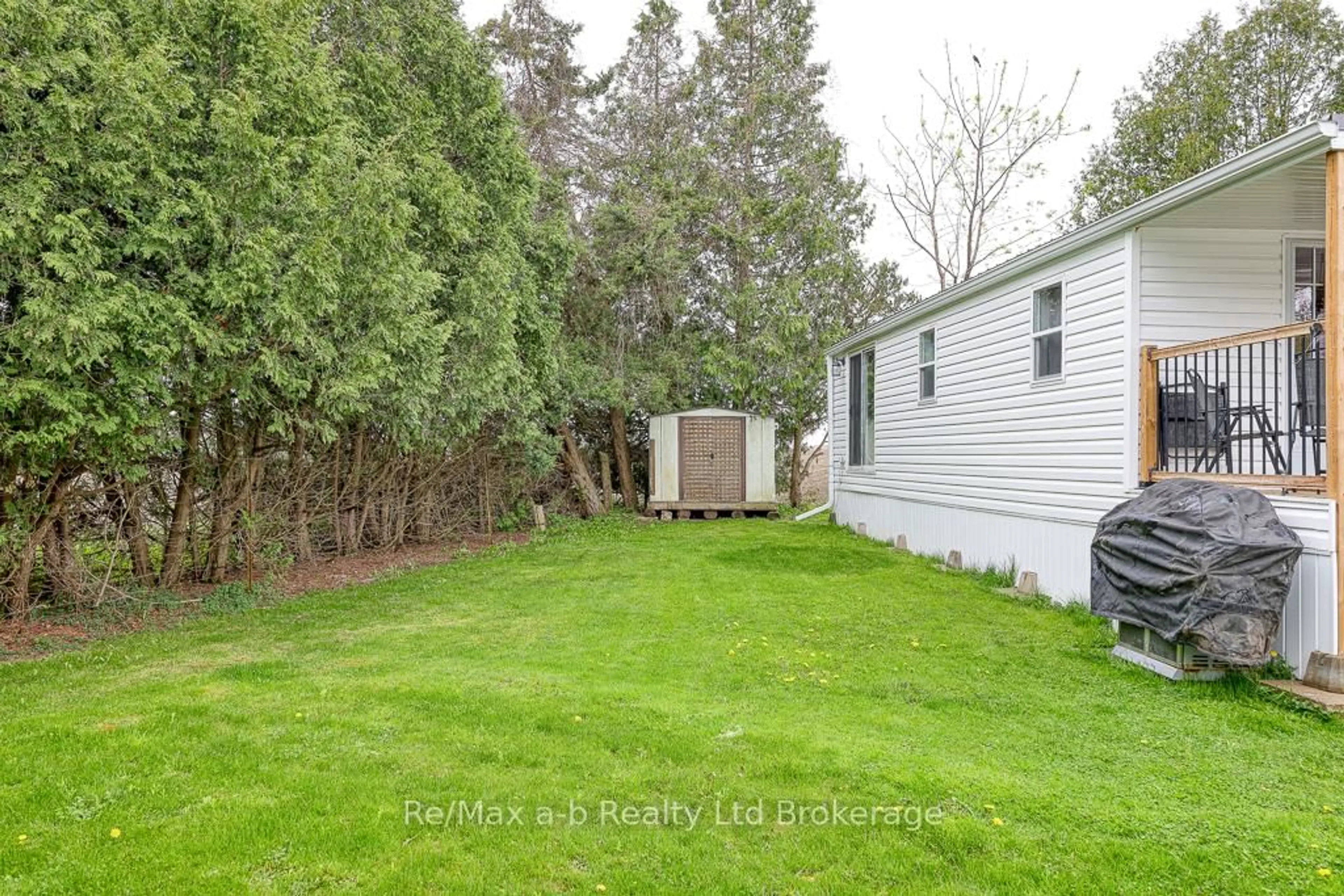 Shed for 595487 OXFORD 59 Rd #20, East Zorra-Tavistock Ontario N4S 7W1