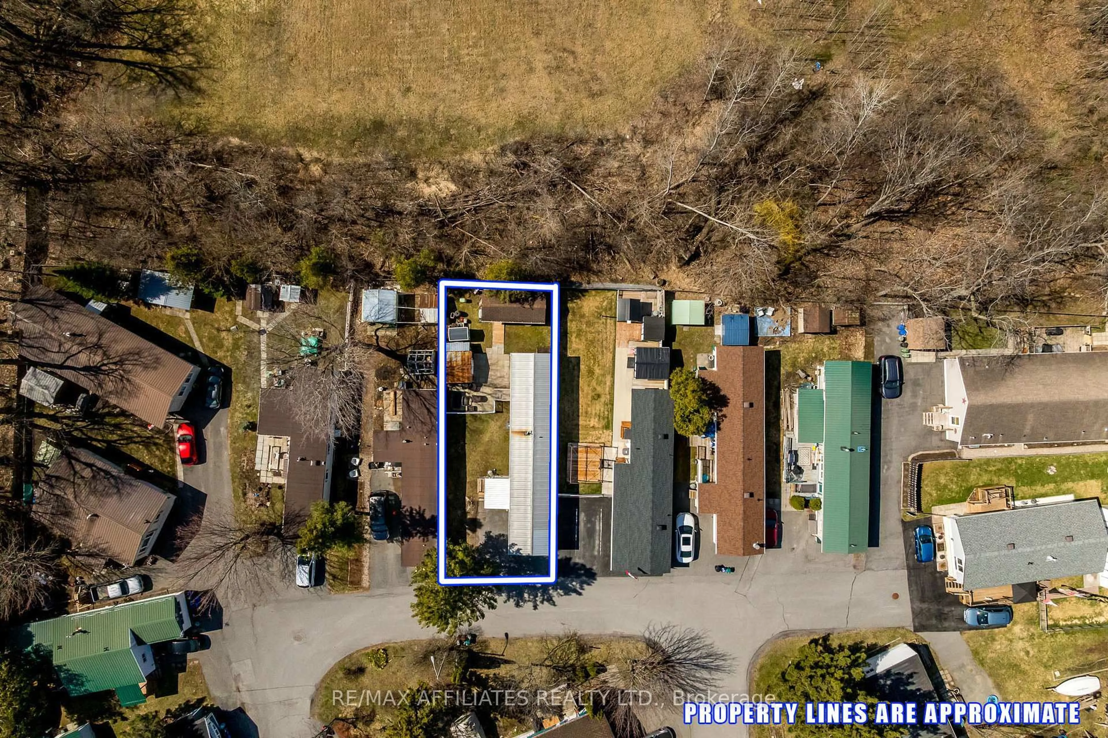 A pic from outside/outdoor area/front of a property/back of a property/a pic from drone, building for 52 Bradley Green Crt, Ottawa Ontario K2S 1B7