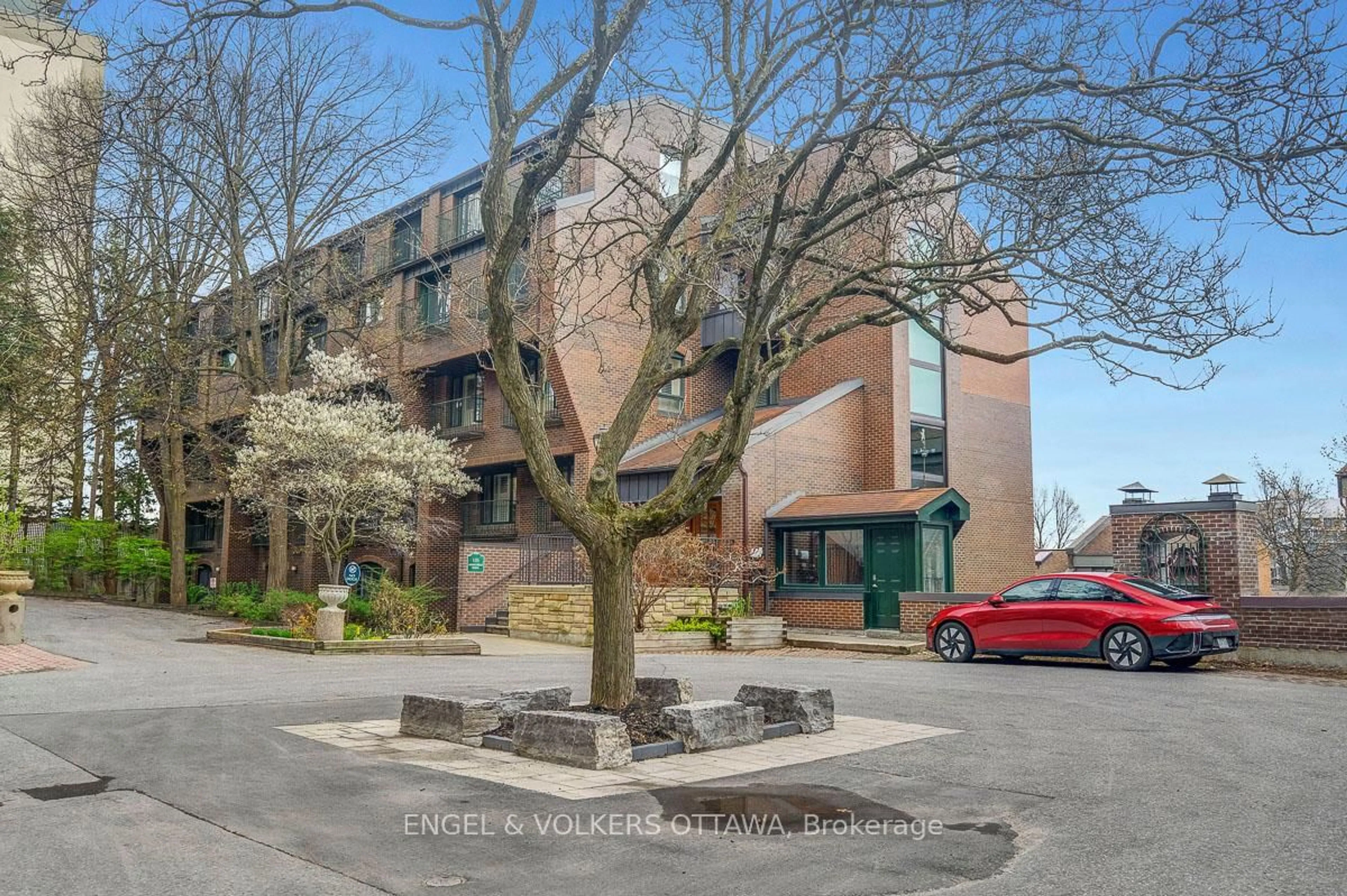 Unknown for 135 Springfield Rd #16, Ottawa Ontario K1M 1C5