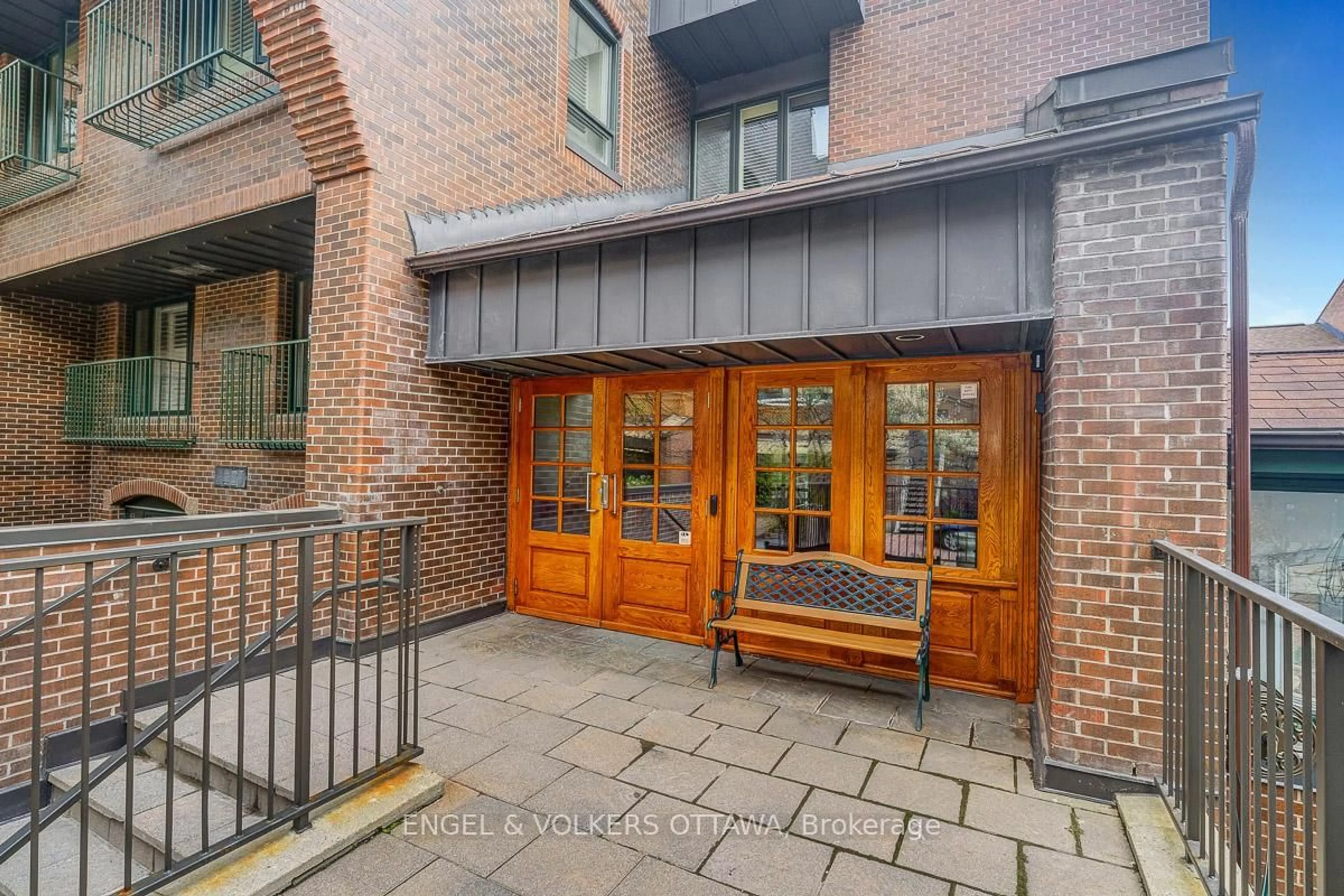 Indoor entryway for 135 Springfield Rd #16, Ottawa Ontario K1M 1C5