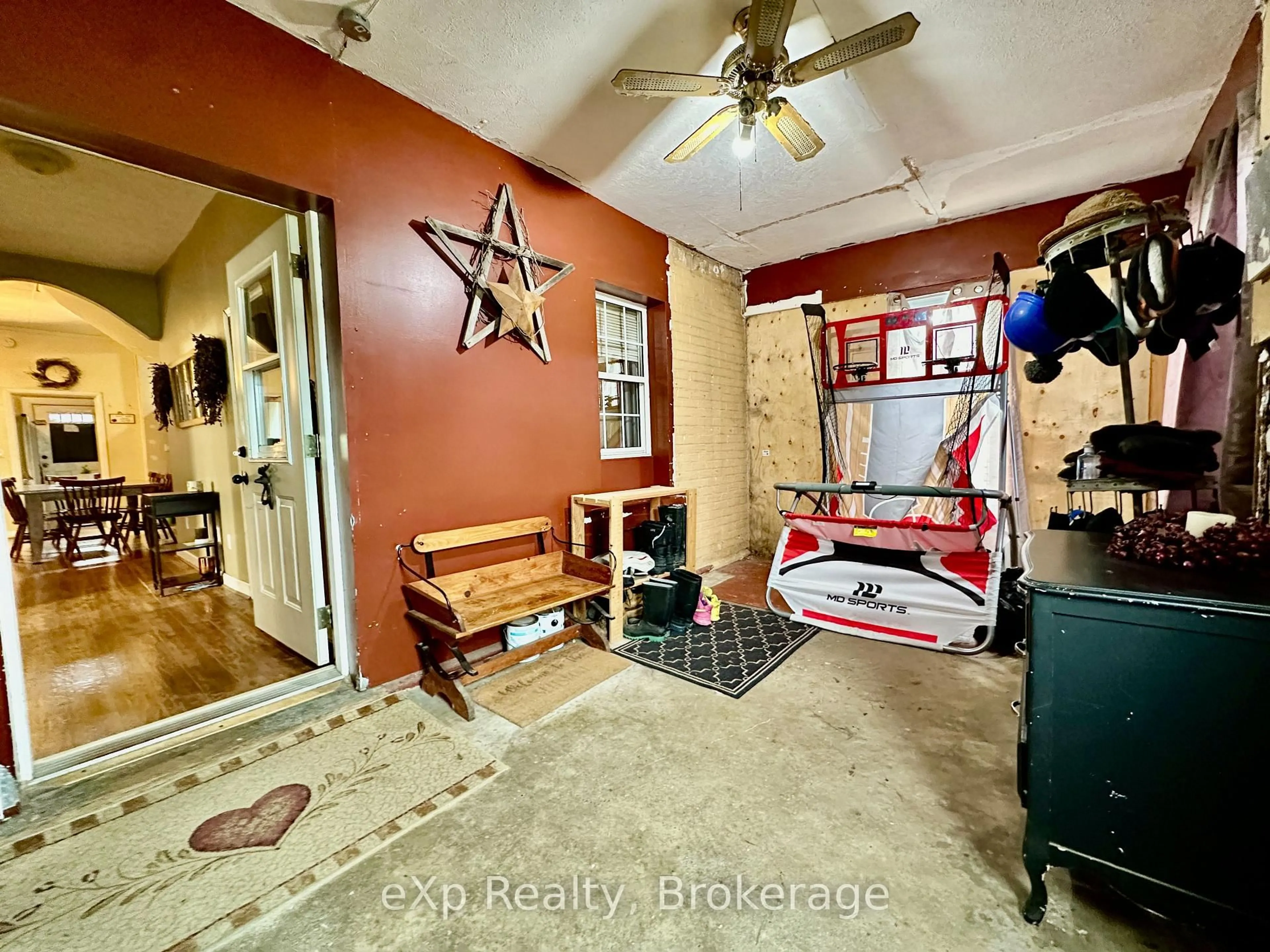 Indoor entryway for 279 1st Ave Ave, Arran-Elderslie Ontario N0G 1L0