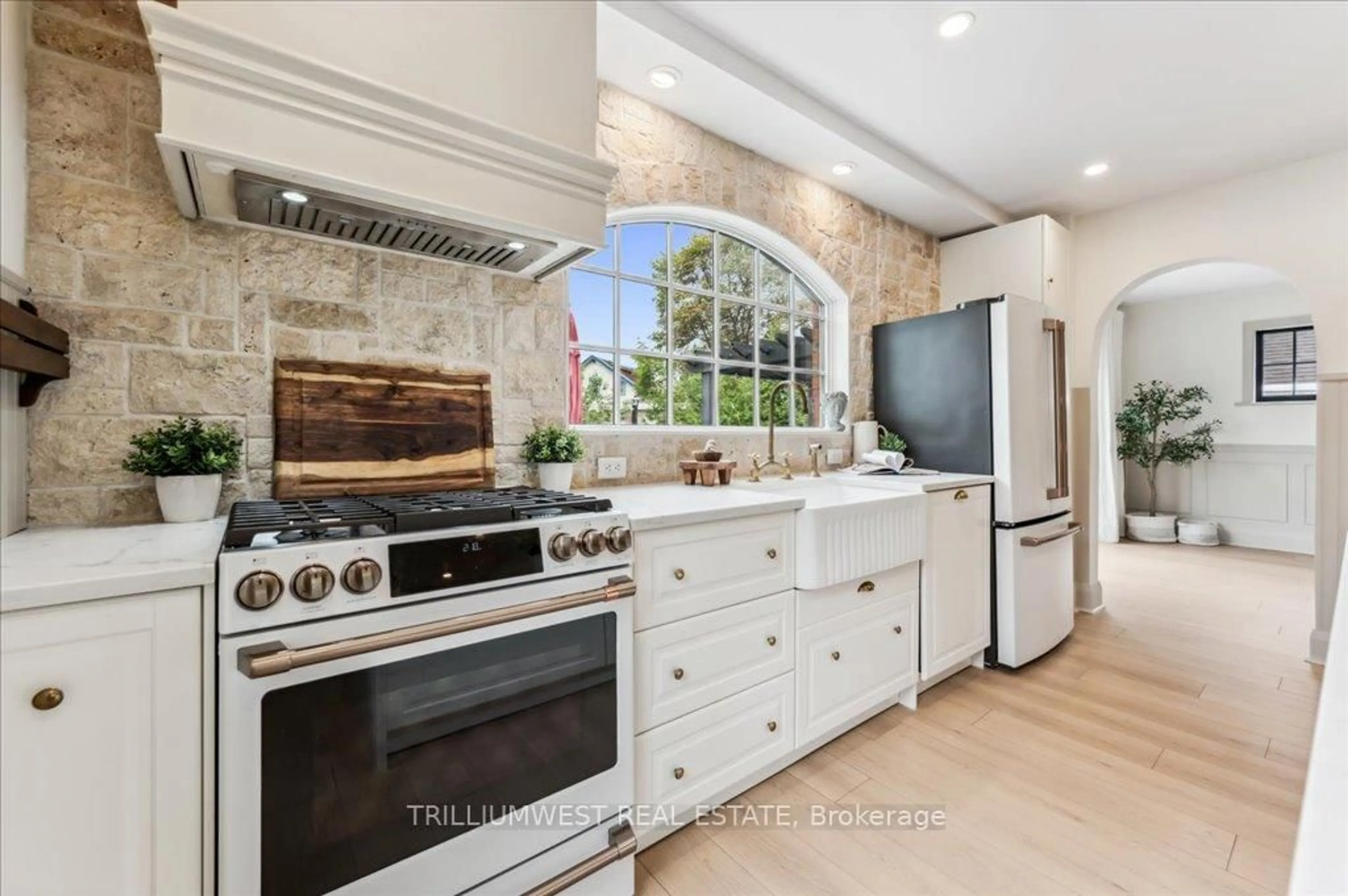 Open concept kitchen, ceramic/tile floor for 131 Blue Heron Rdge, Cambridge Ontario N3H 3G8