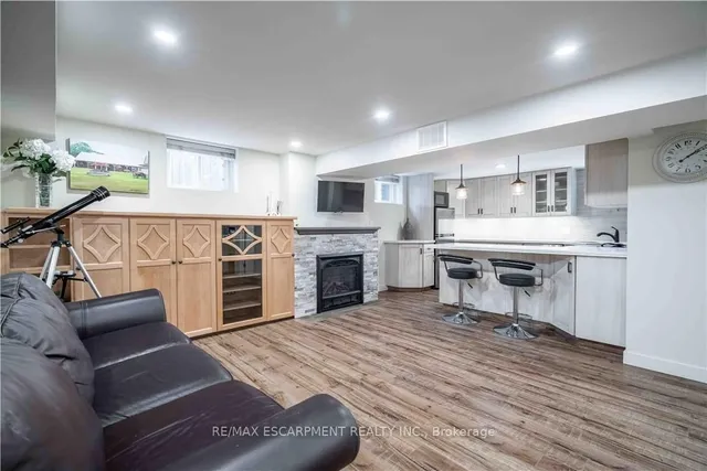 Additional property image - 56 Oakley Crt