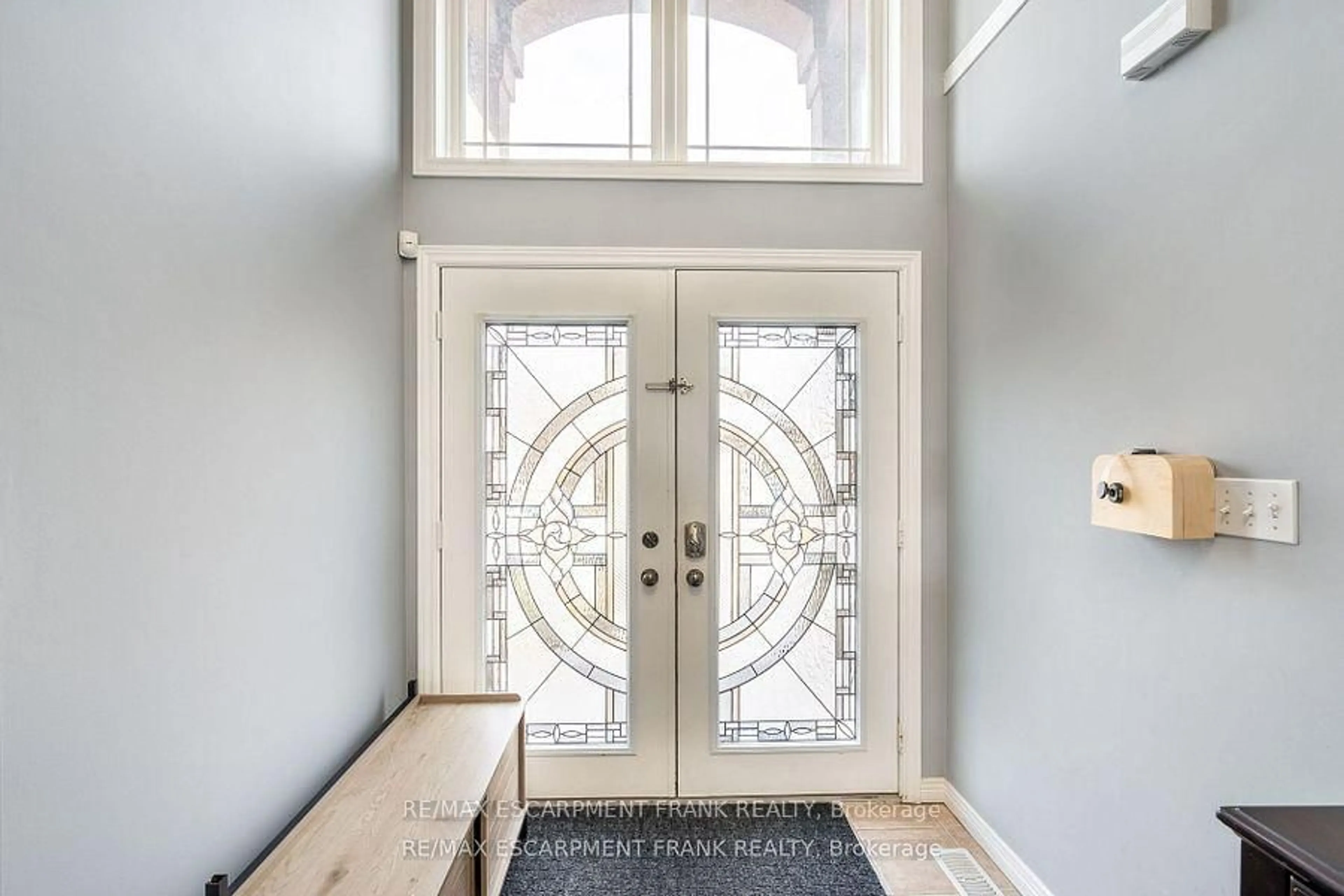 Indoor entryway for 36 Showcase Dr, Hamilton Ontario L0R 1P0
