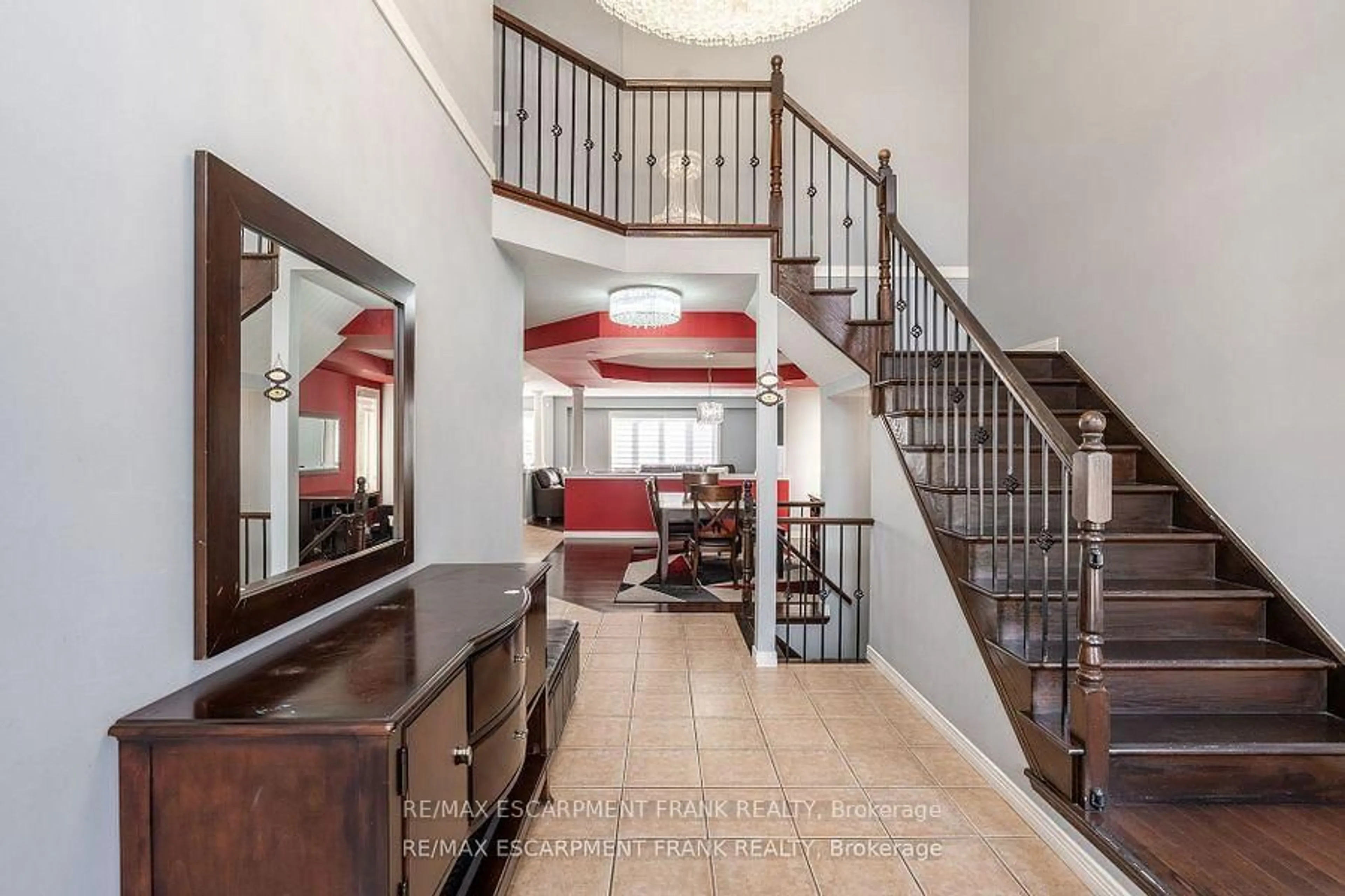 Indoor entryway for 36 Showcase Dr, Hamilton Ontario L0R 1P0