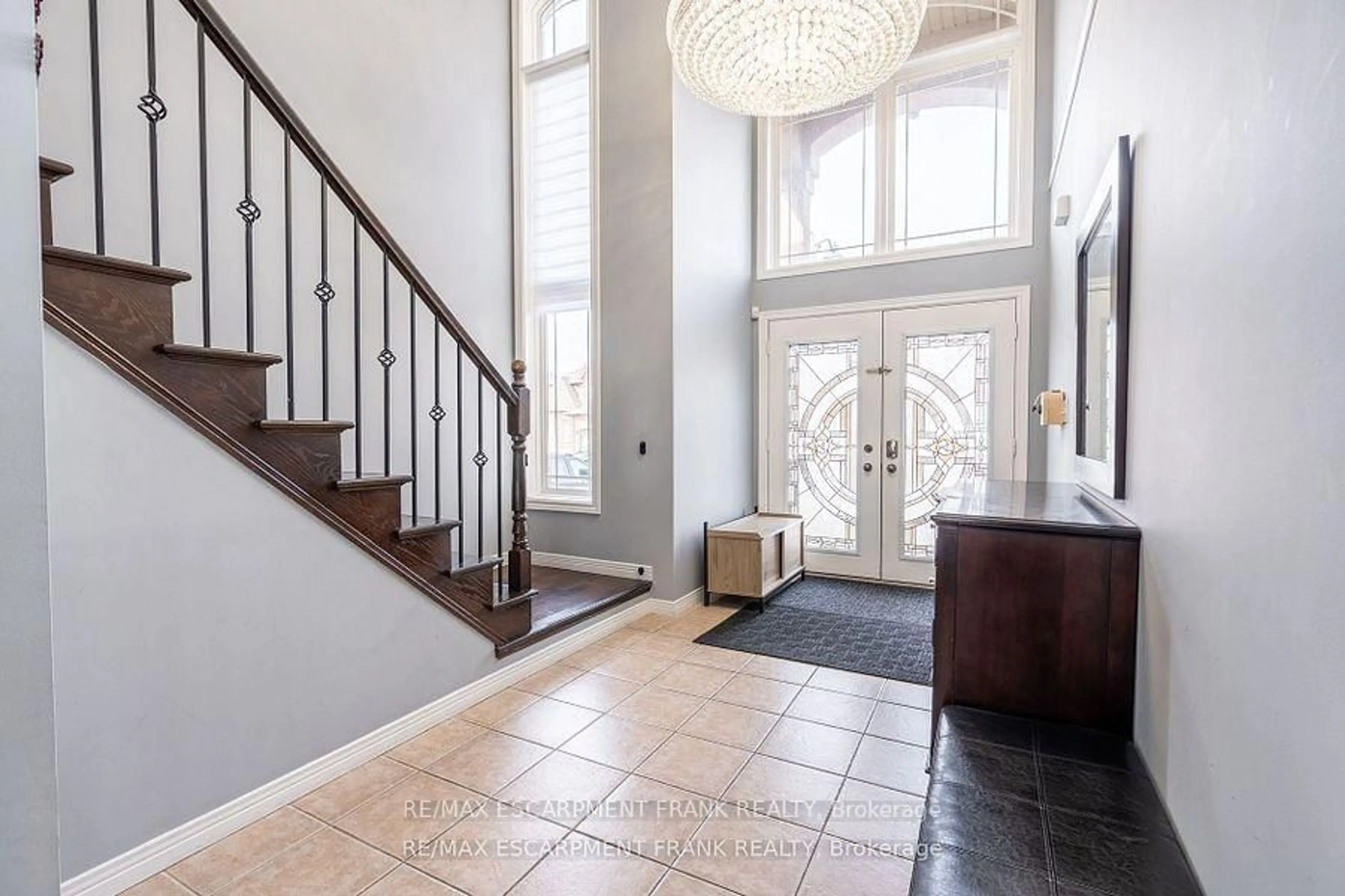Indoor entryway for 36 Showcase Dr, Hamilton Ontario L0R 1P0