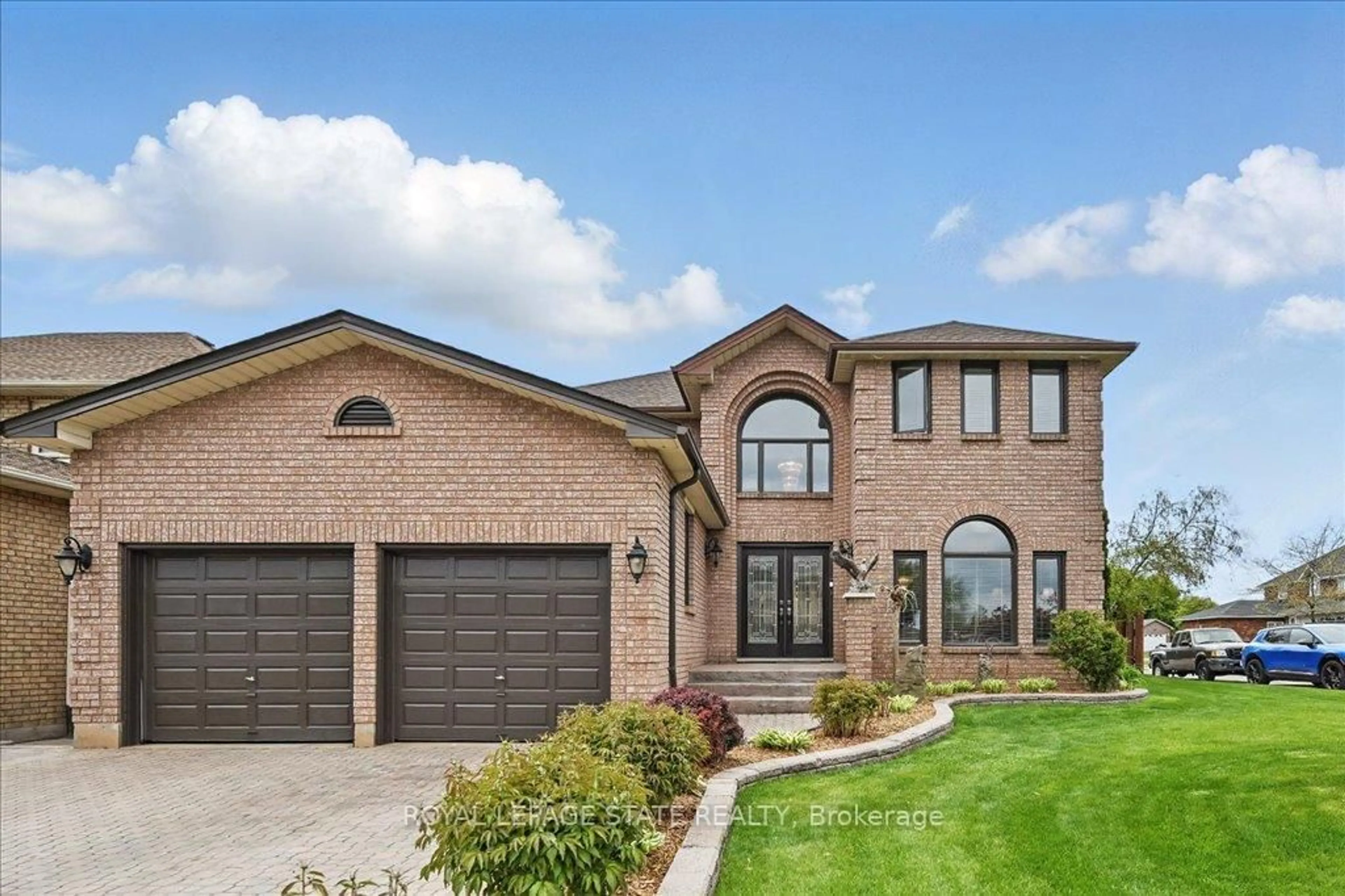 Home with brick exterior material, street for 3 Knights Crt, Hamilton Ontario L8T 4Z7