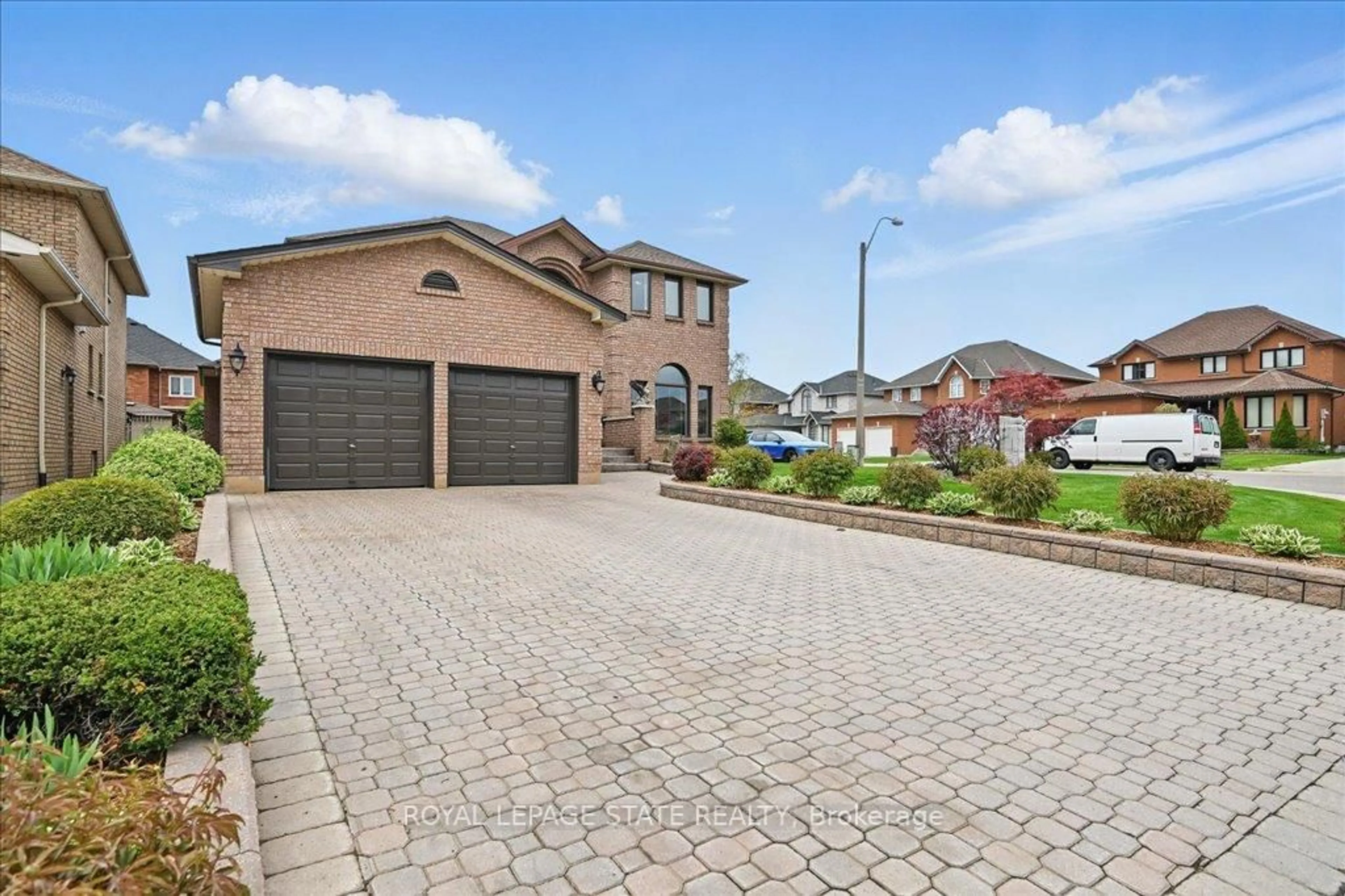Home with brick exterior material, street for 3 Knights Crt, Hamilton Ontario L8T 4Z7